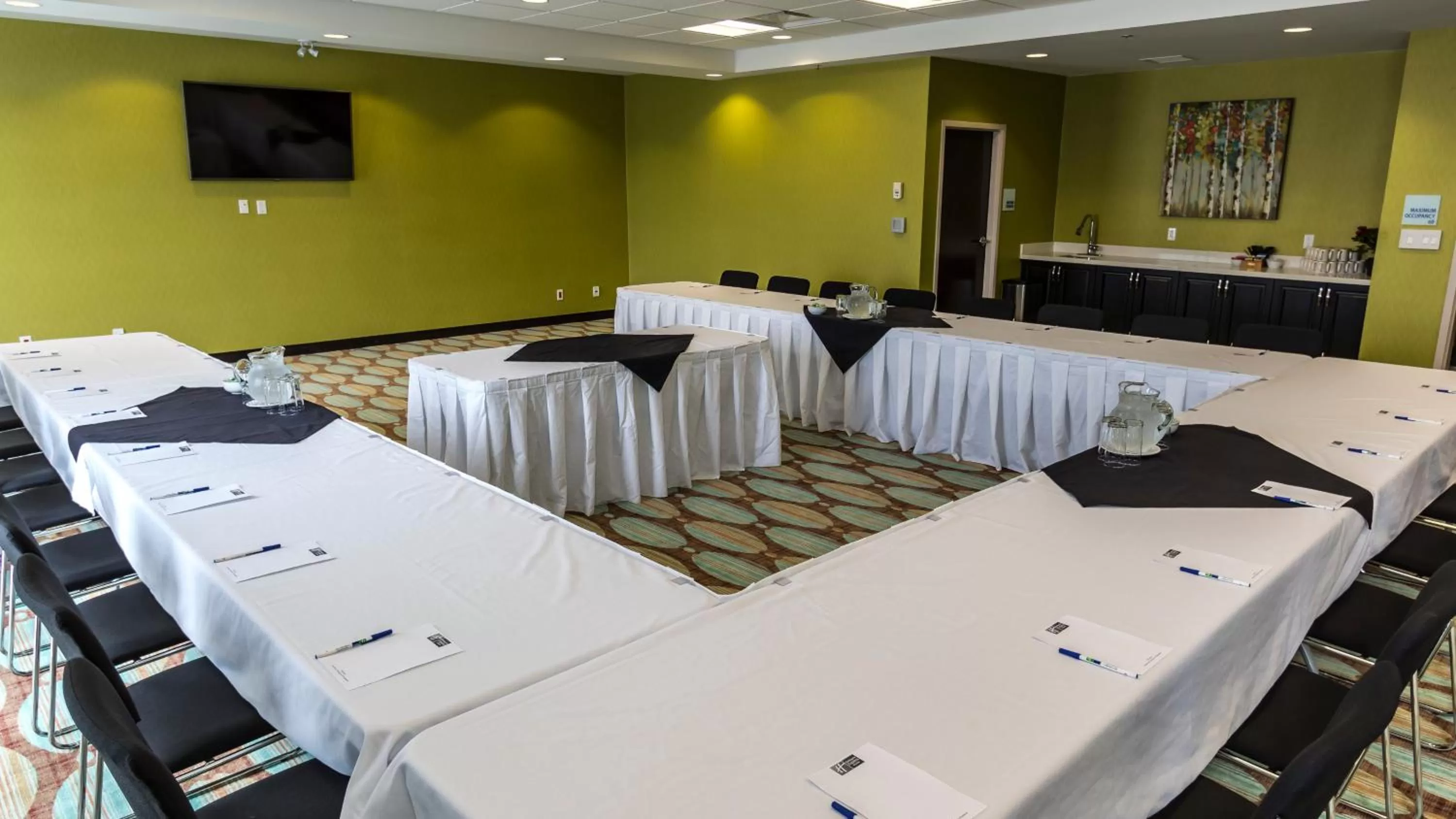 Meeting/conference room in Holiday Inn Express Thunder Bay by IHG