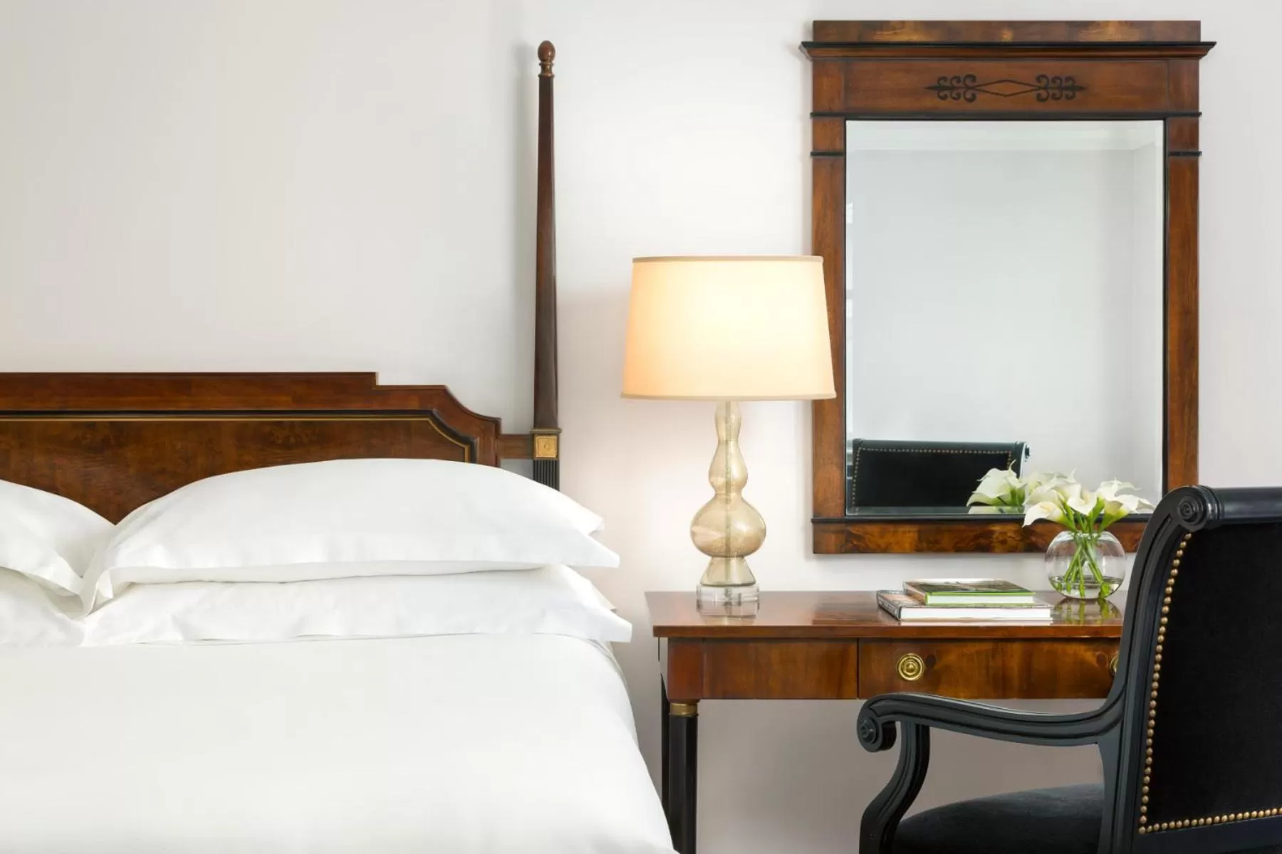 Bedroom, Bed in The Michelangelo Hotel