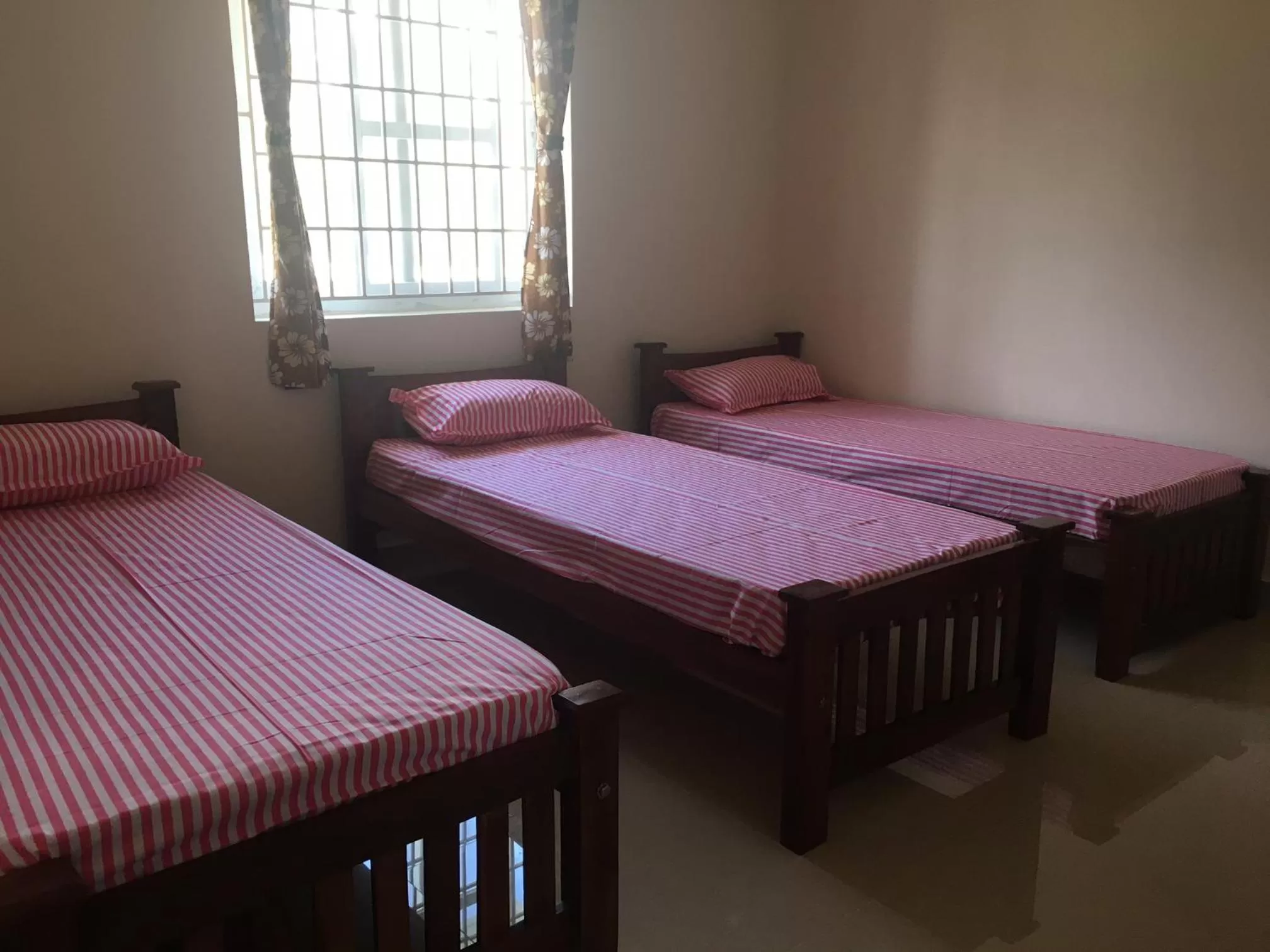 Photo of the whole room, Bed in Shantham Service Apartments