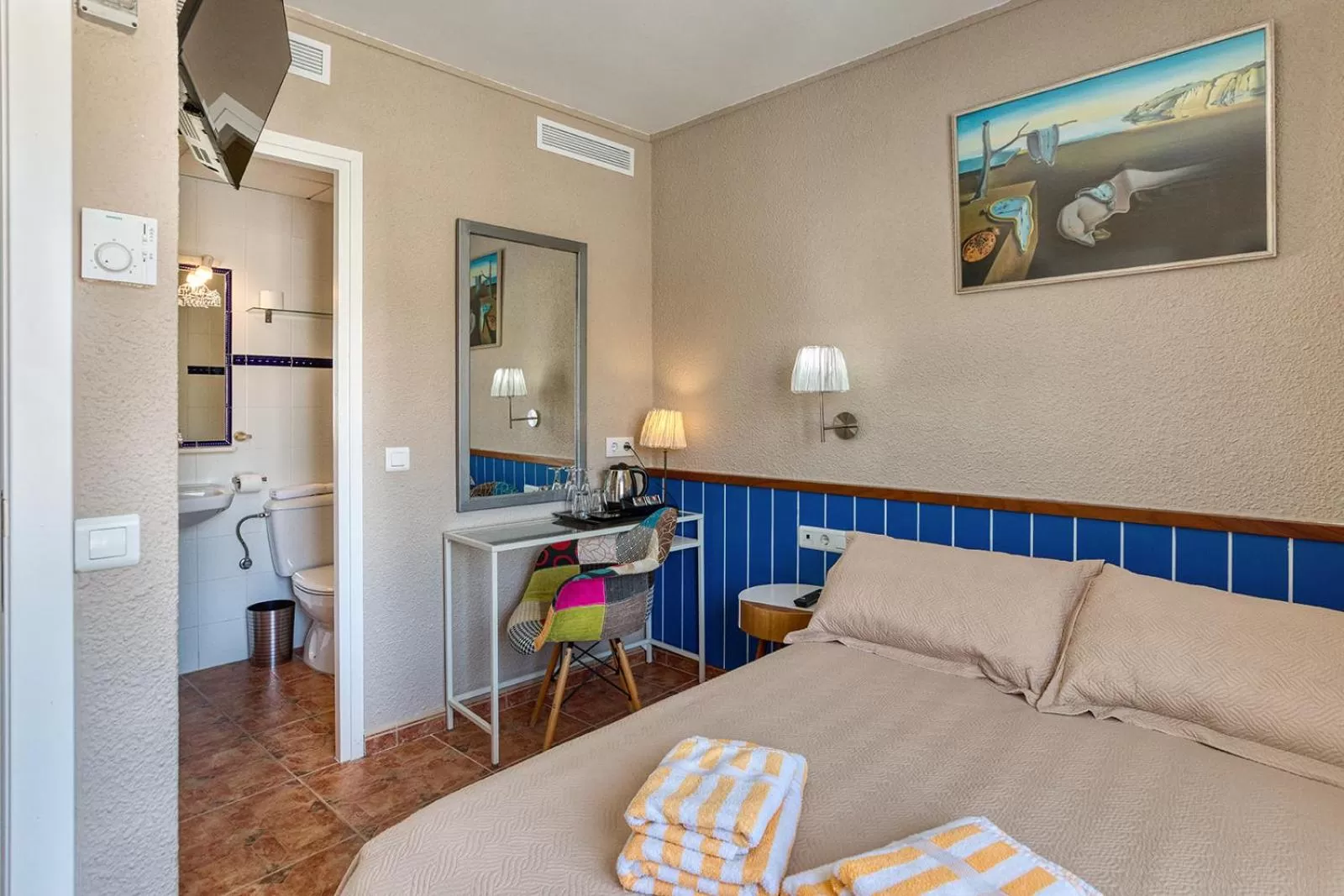 Photo of the whole room in La Fonda