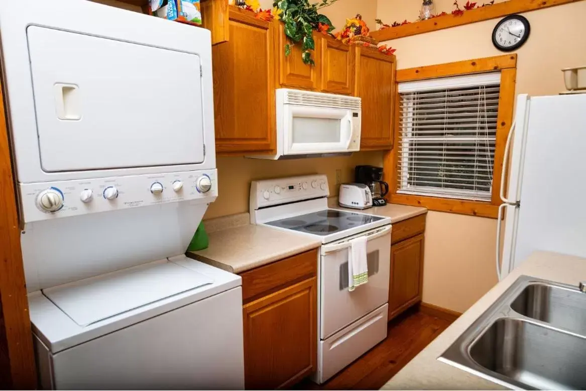 kitchen, Kitchen/Kitchenette in Mountain Aire Cottages & Inn