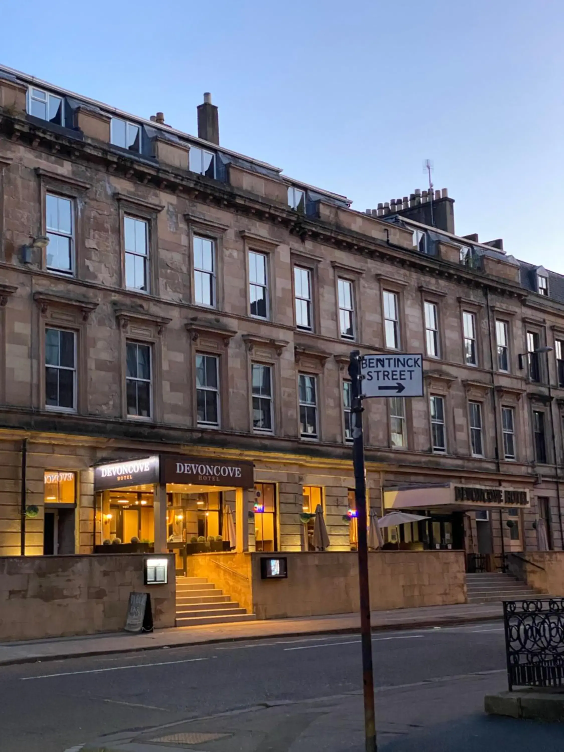 Property building in Devoncove Hotel Glasgow Property building in Devoncove Hotel Glasgow