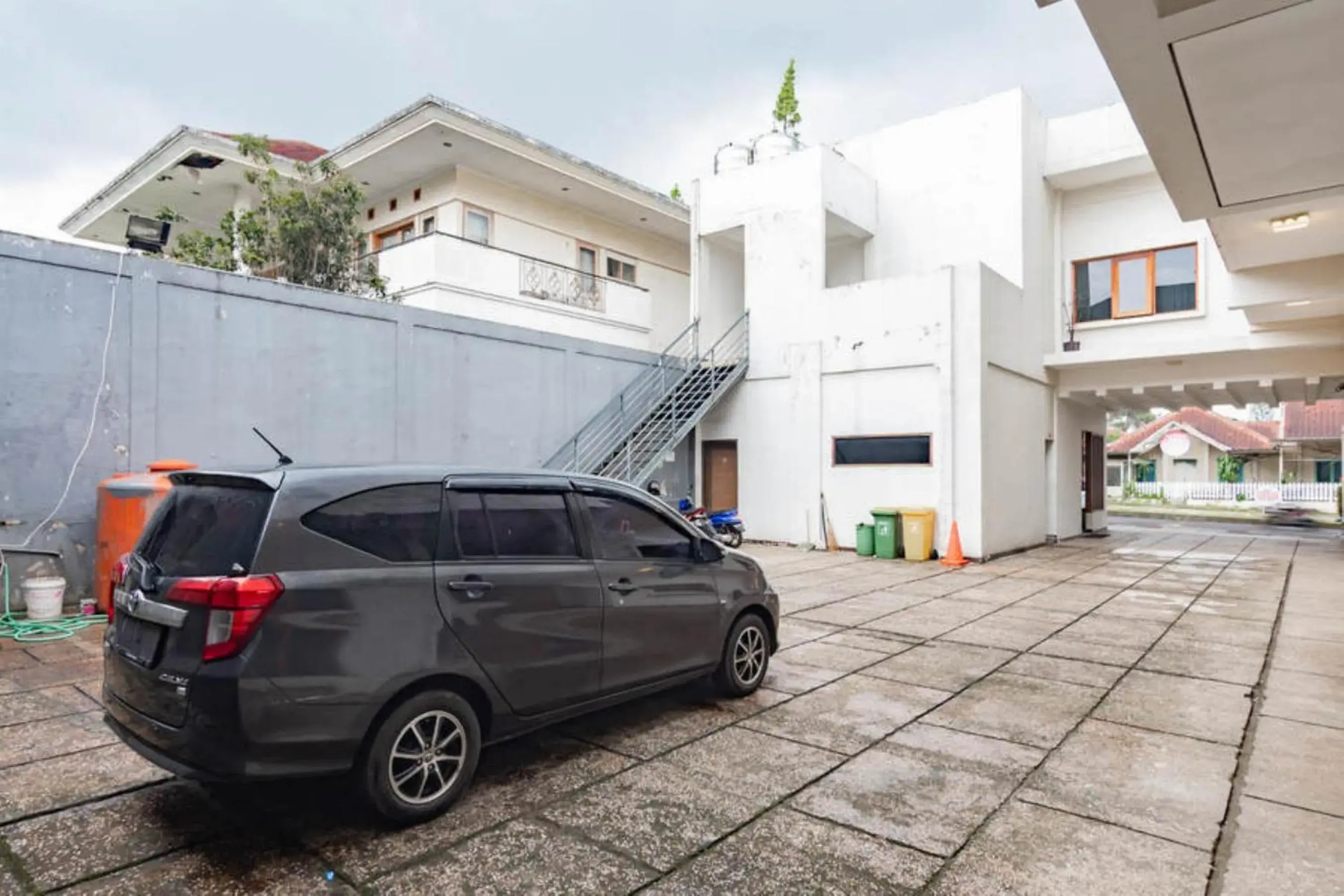 Parking, Property Building in RedDoorz near Lembang Park & Zoo 2