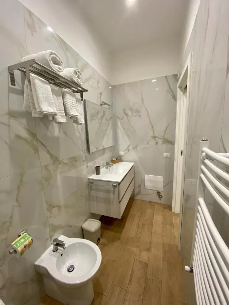 Shower, Bathroom in Villa Manto Bed and Breakfast - Torre Annunziata Pompei