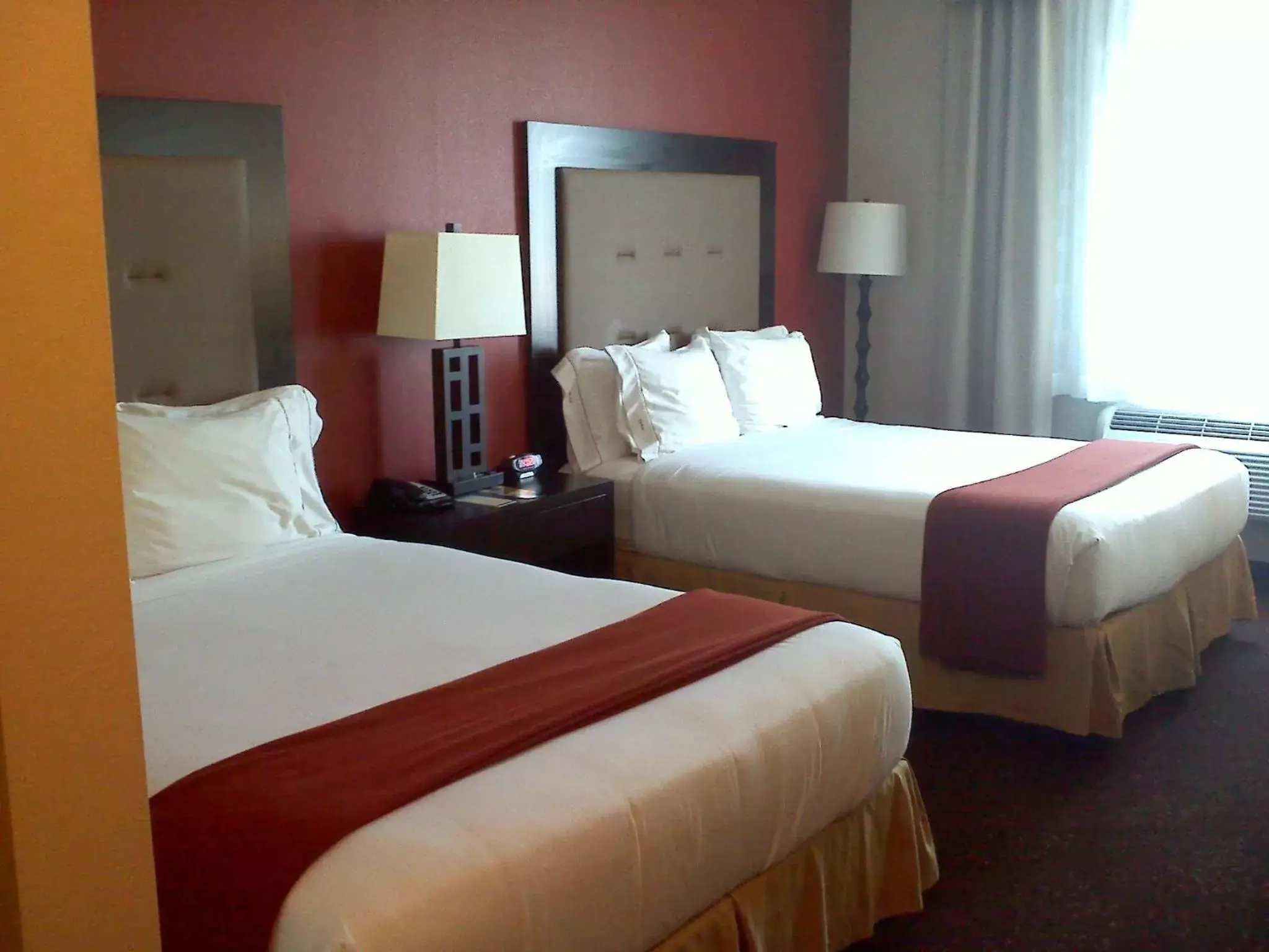 Bed in Holiday Inn Express Harvey-Marrero, an IHG Hotel