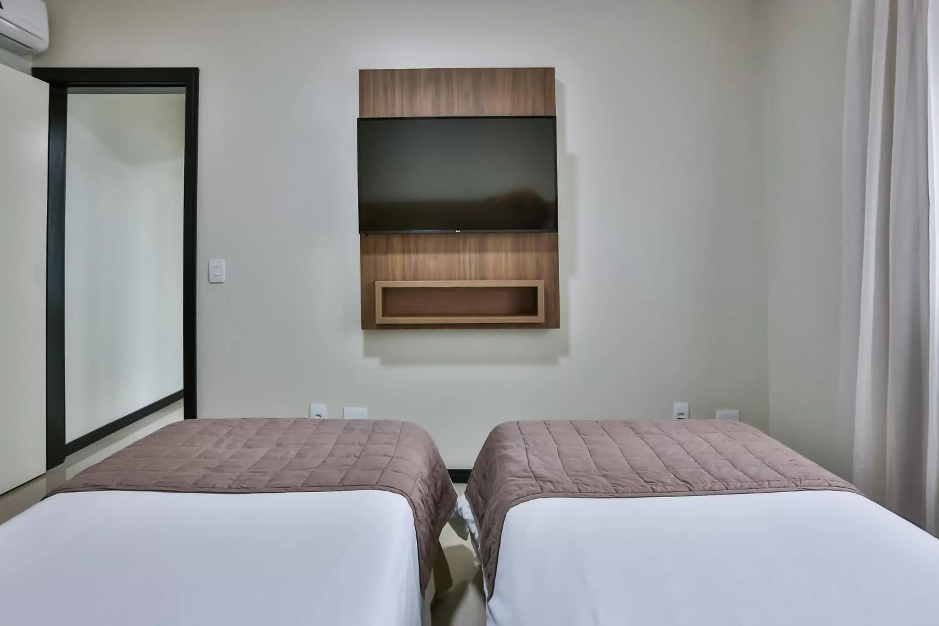 Massage, Bed in Wyndham Golden Foz Suítes