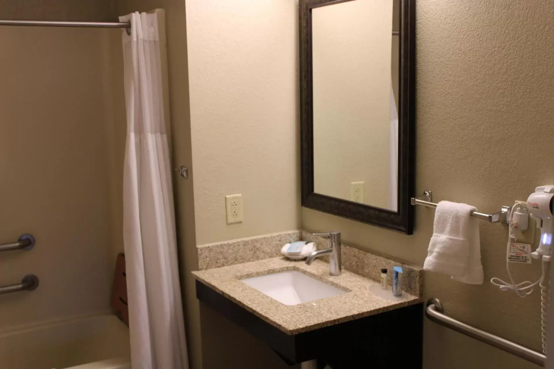 Bathroom in Staybridge Suites Columbus-Airport, an IHG Hotel