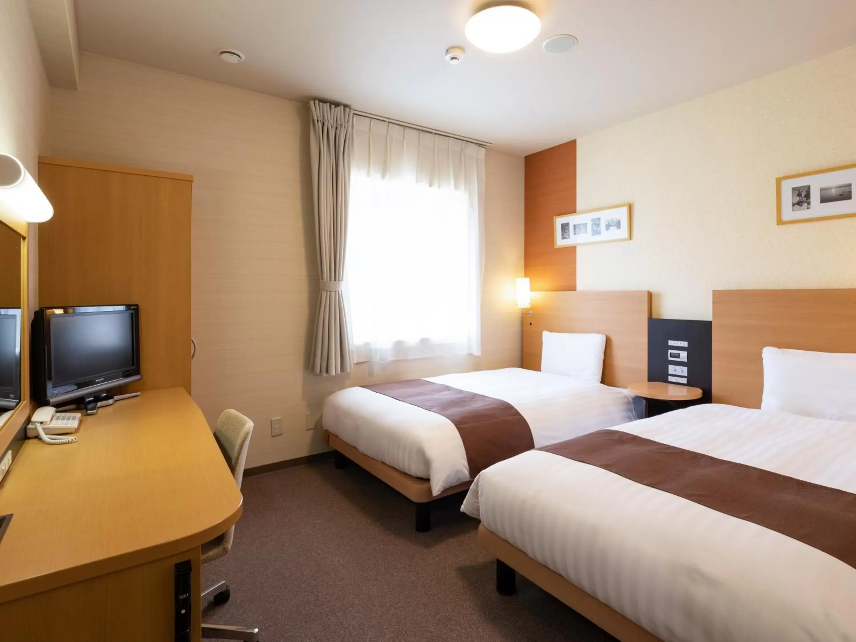 Photo of the whole room, Bed in Comfort Hotel Tomakomai