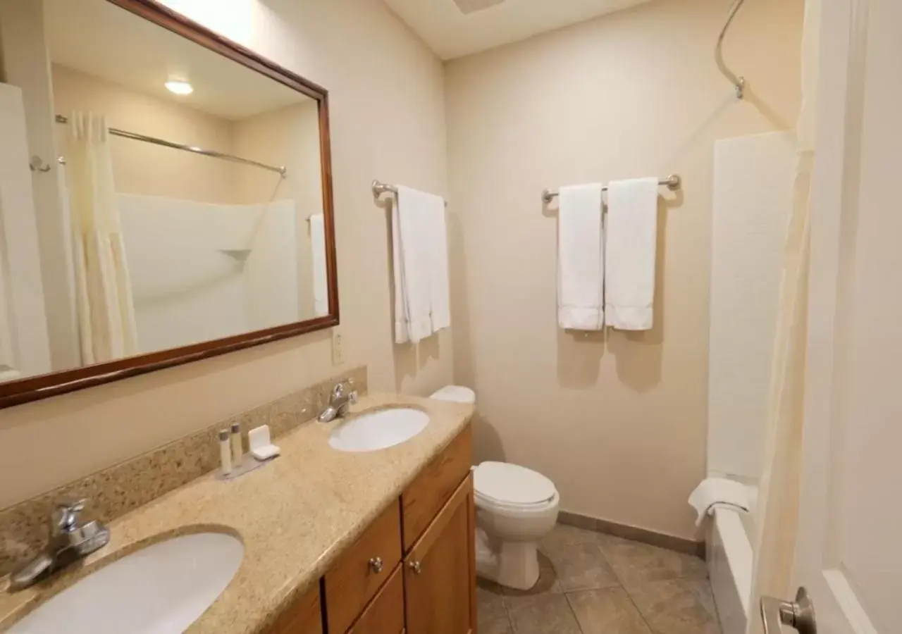 Shower, Bathroom in Bell Rock Inn