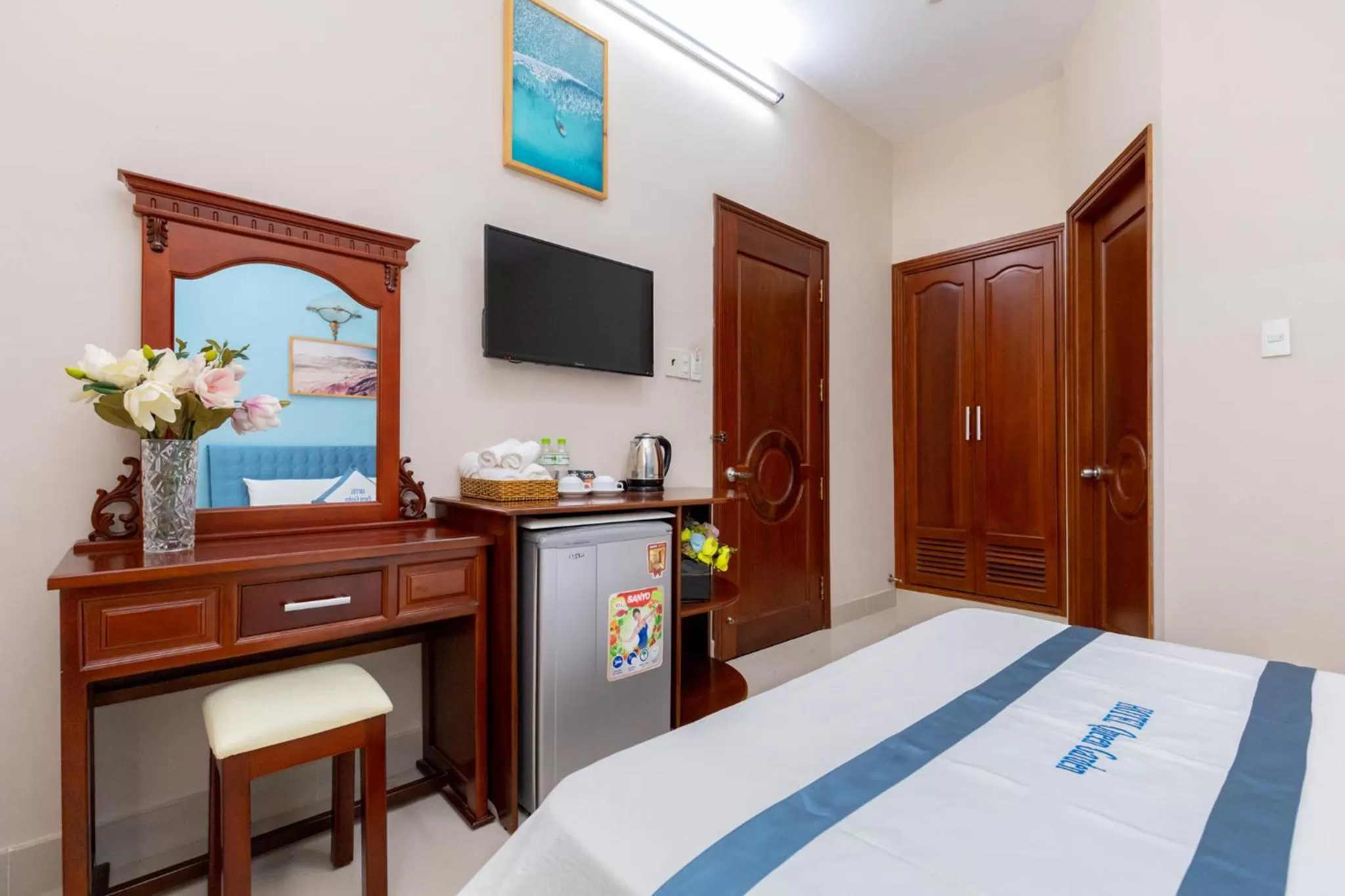 Photo of the whole room, Bed in Queen Garden Hotel & Apartment