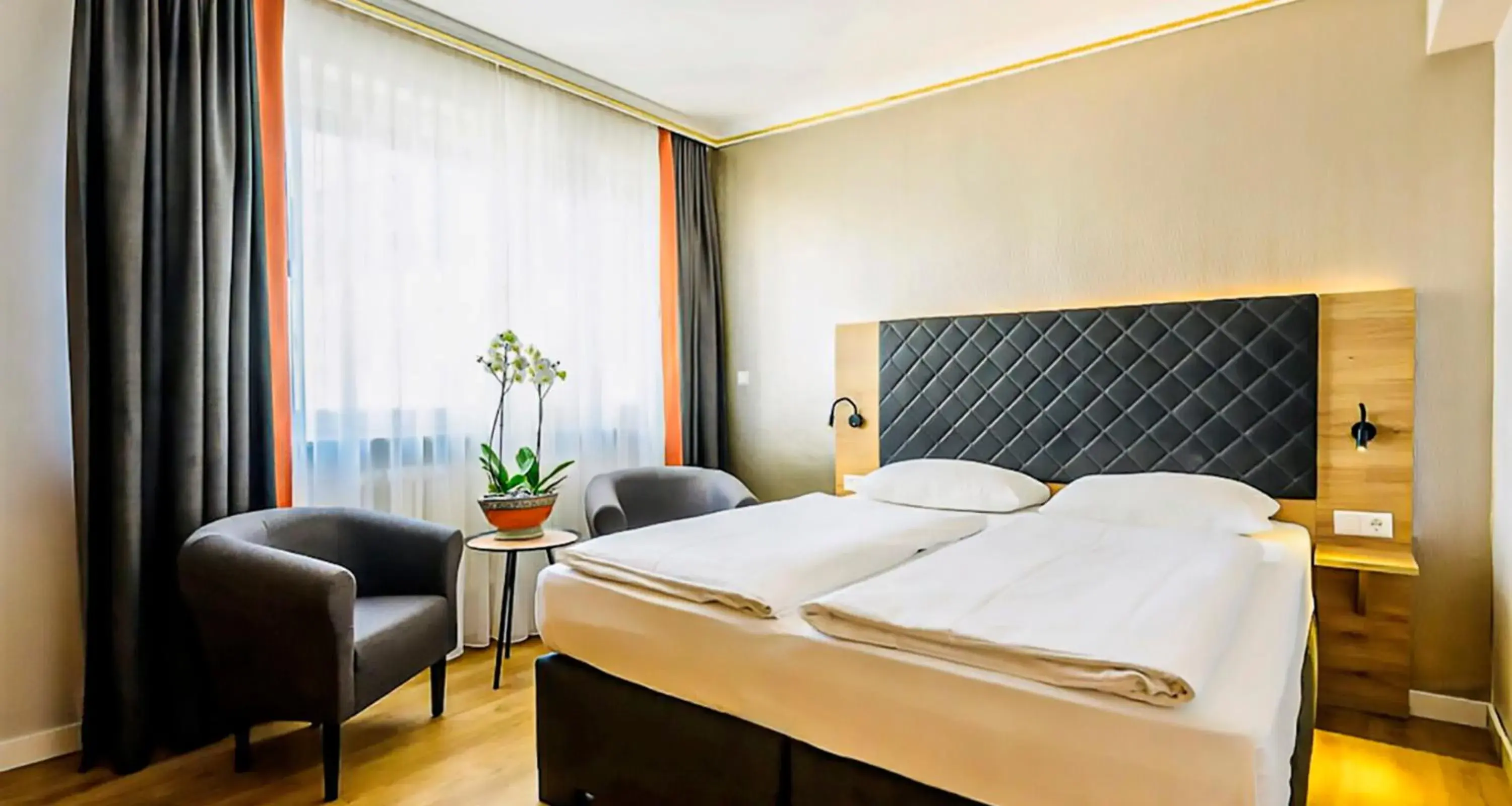 Photo of the whole room, Bed in Novum Hotel Rieker Stuttgart Hauptbahnhof   