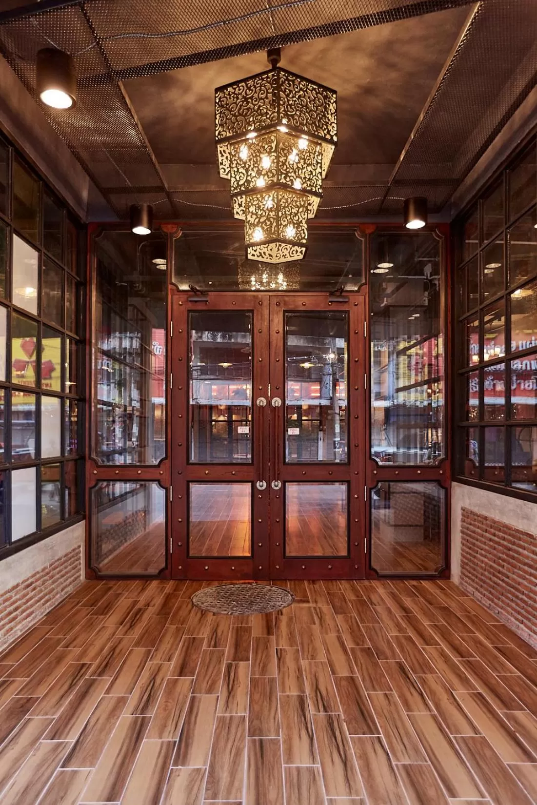 Property building in W22 by Burasari