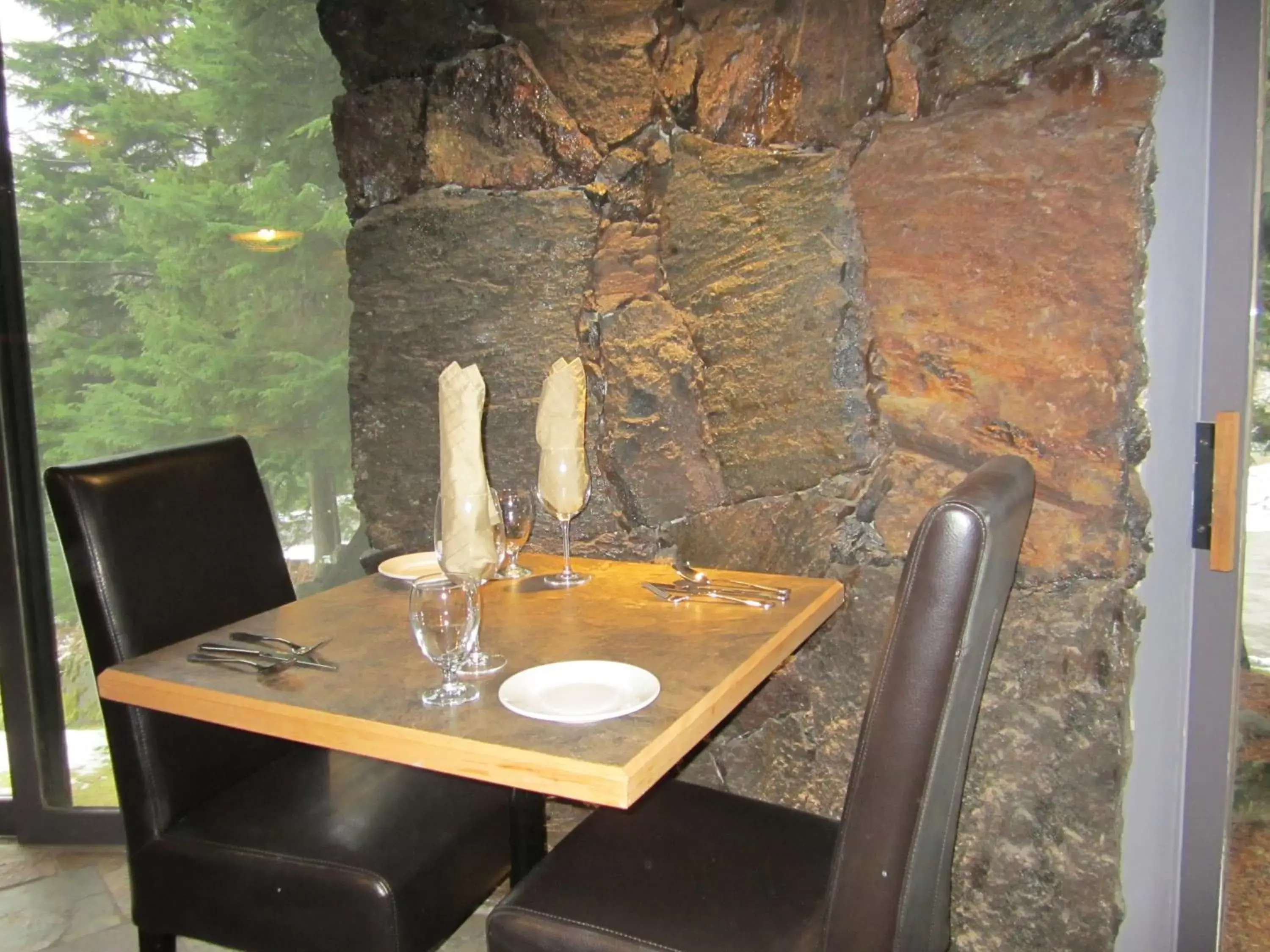 Restaurant/places to eat in The Lodge At Skeena Landing