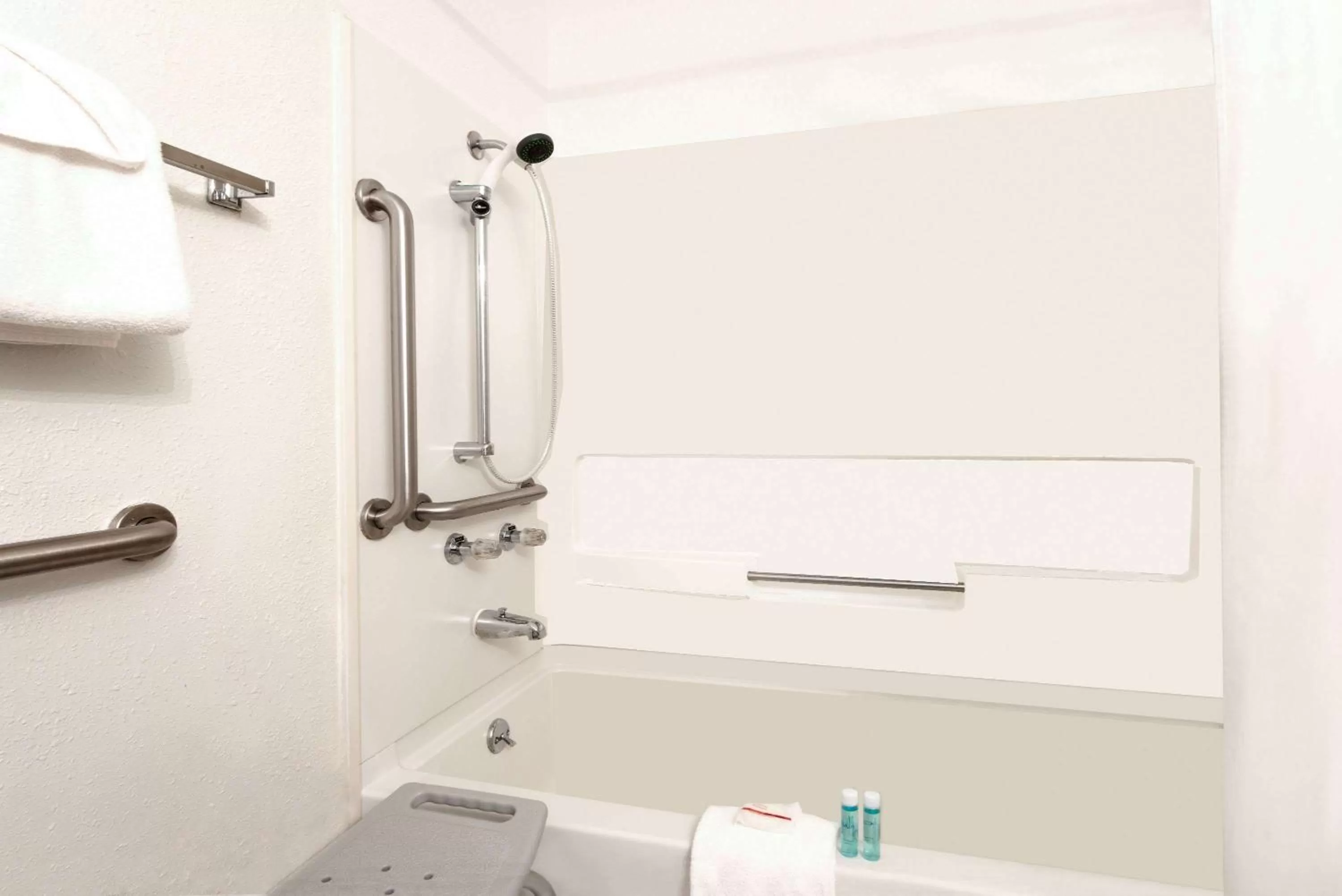 Bathroom in Super 8 by Wyndham Cortez/Mesa Verde Area