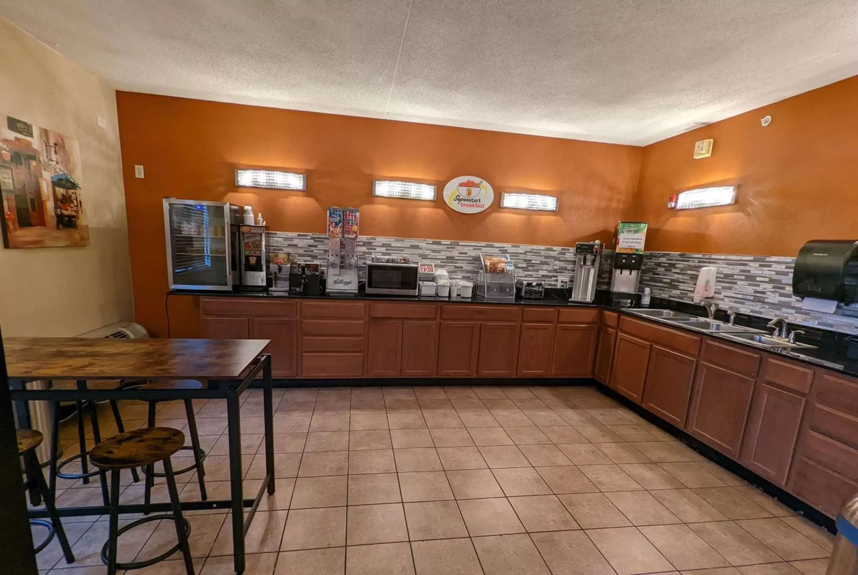 Property building in Super 8 by Wyndham Wichita North Property building in Super 8 by Wyndham Wichita North