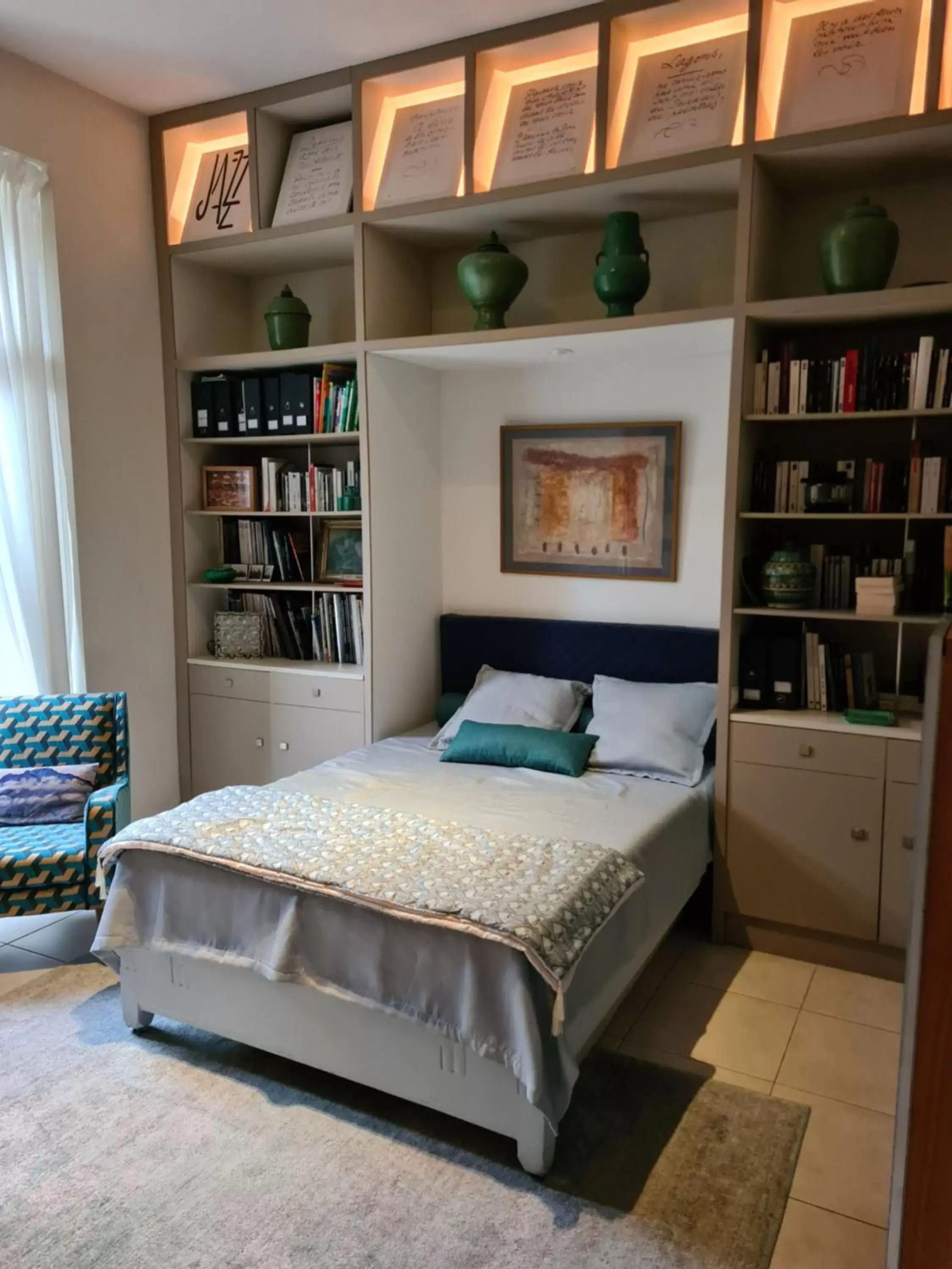 Bedroom, Library in Suite indépendante avec 1 chambre et 1 bureau