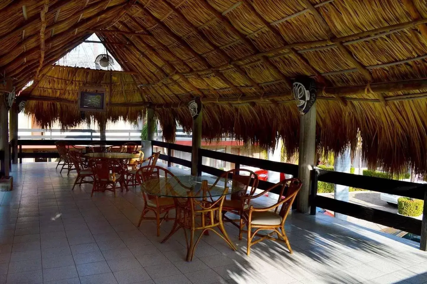 Communal lounge/ TV room, Restaurant/Places to Eat in Hotel Bali-Hai Acapulco