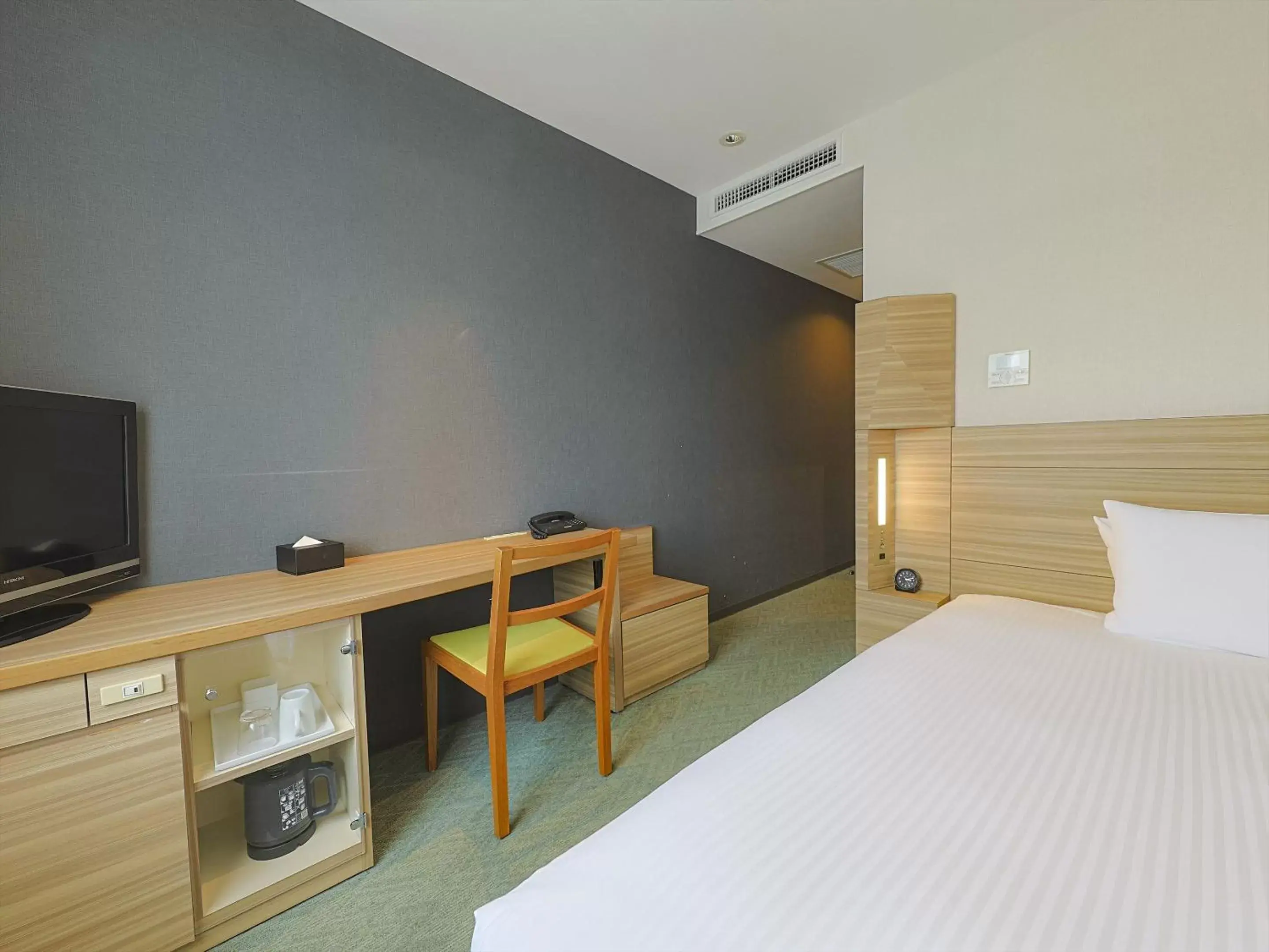 Photo of the whole room, Bed in JR Kyushu Hotel Kagoshima