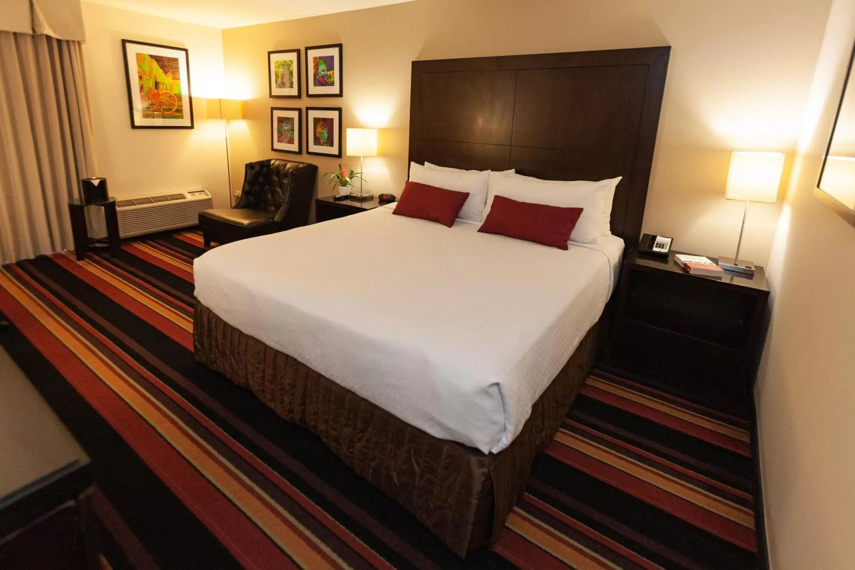 Bed in Clarion Hotel New Orleans - Airport & Conference Center