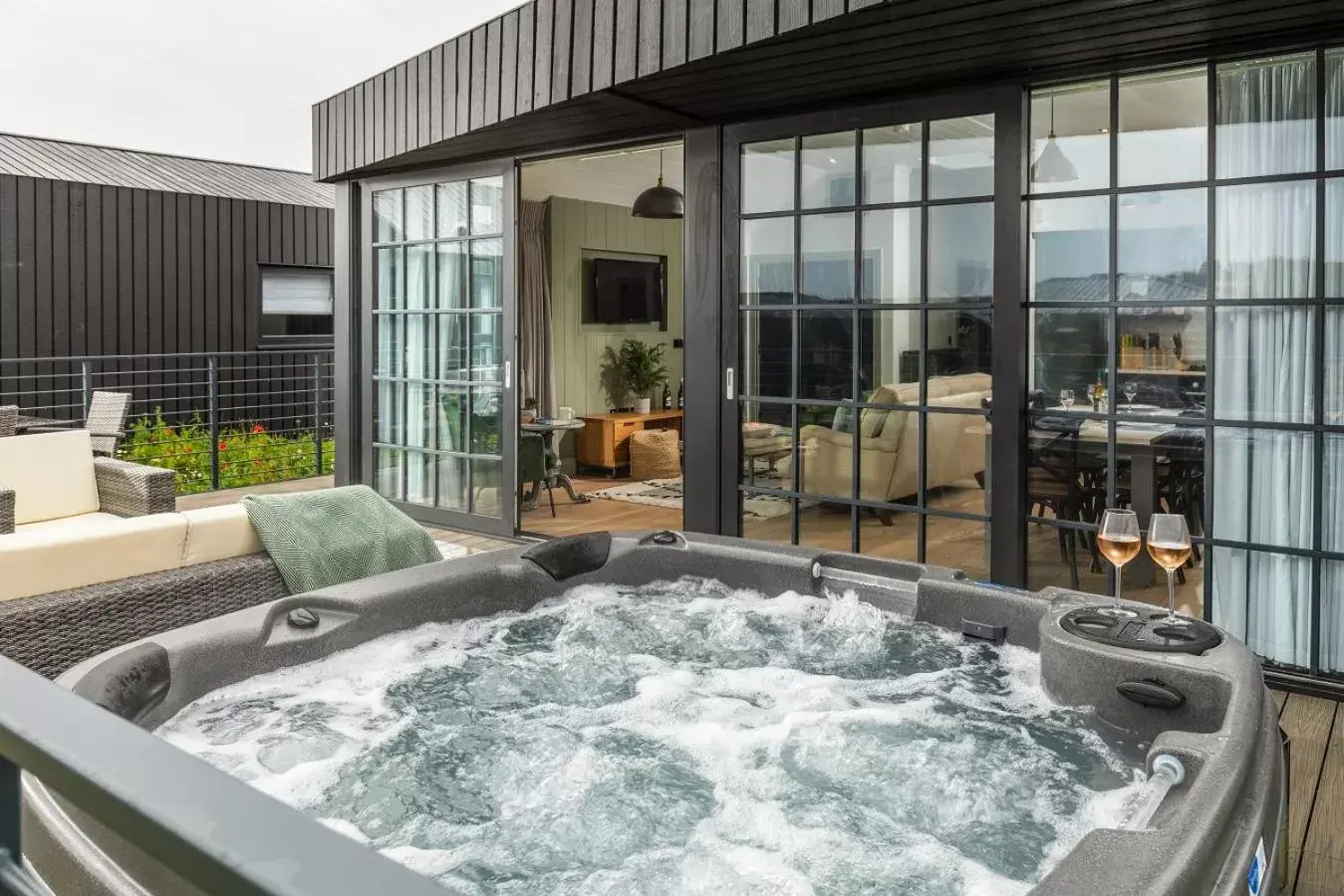 Hot Tub in Retallack Resort & Spa