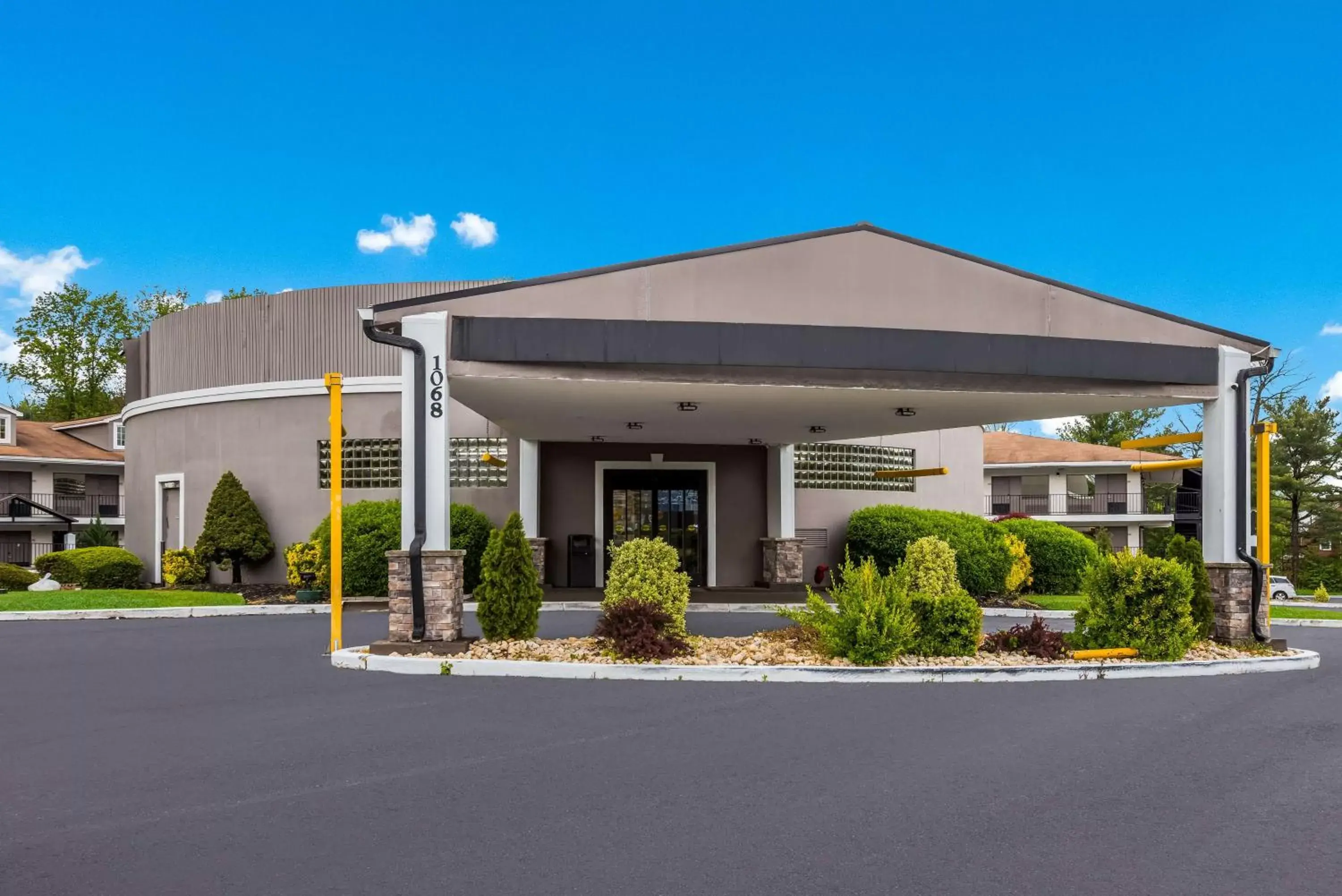 Property building in Best Western Bordentown Inn Property building in Best Western Bordentown Inn