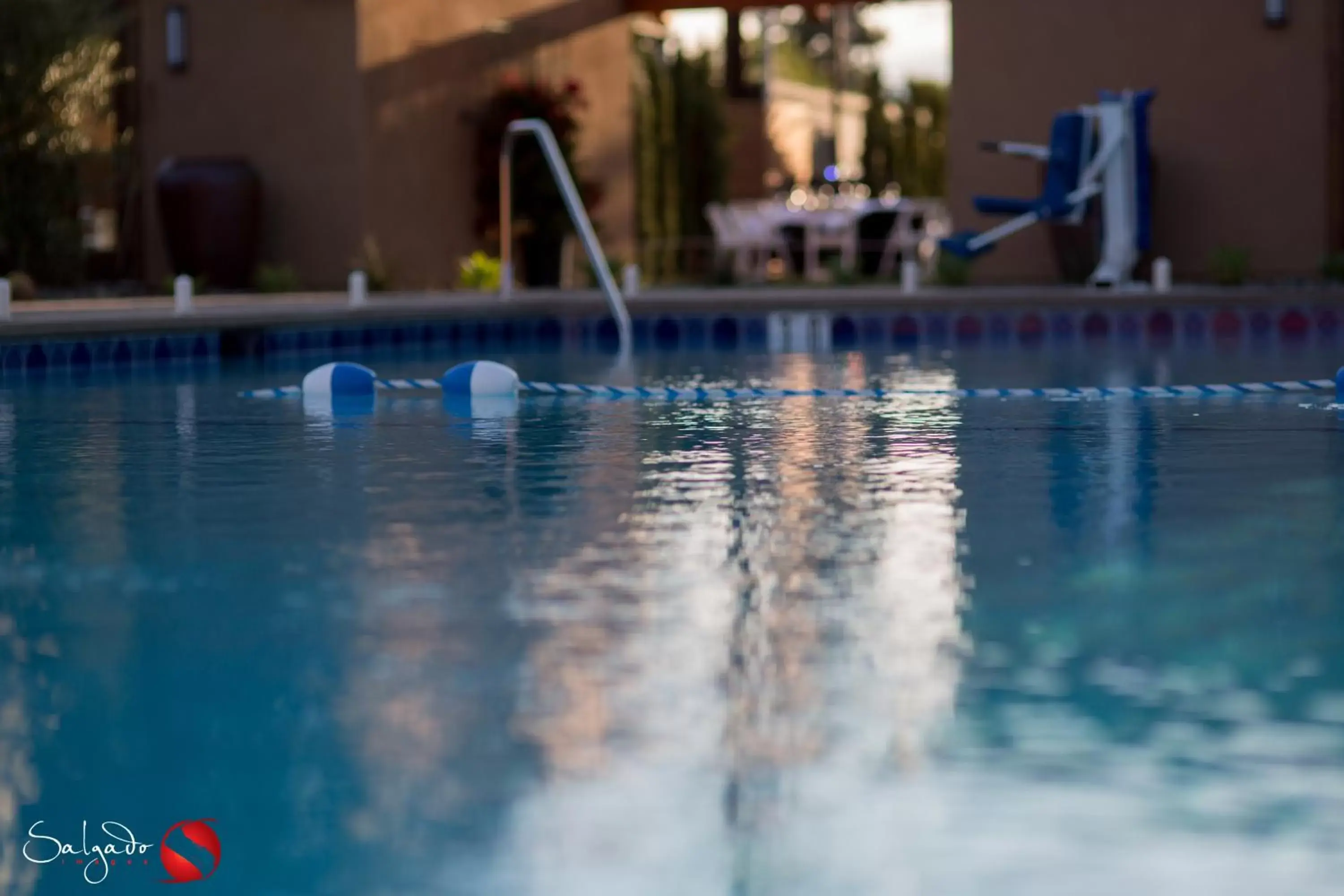 Swimming Pool in Carlton Oaks Lodge, Ascend Hotel Collection