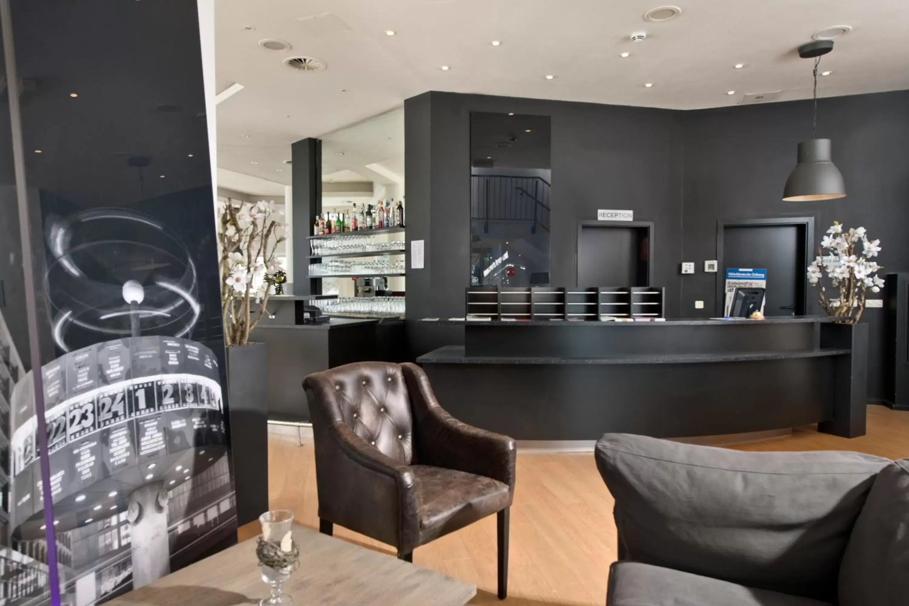 Lobby or reception, Lounge/Bar in Days Inn Dessau