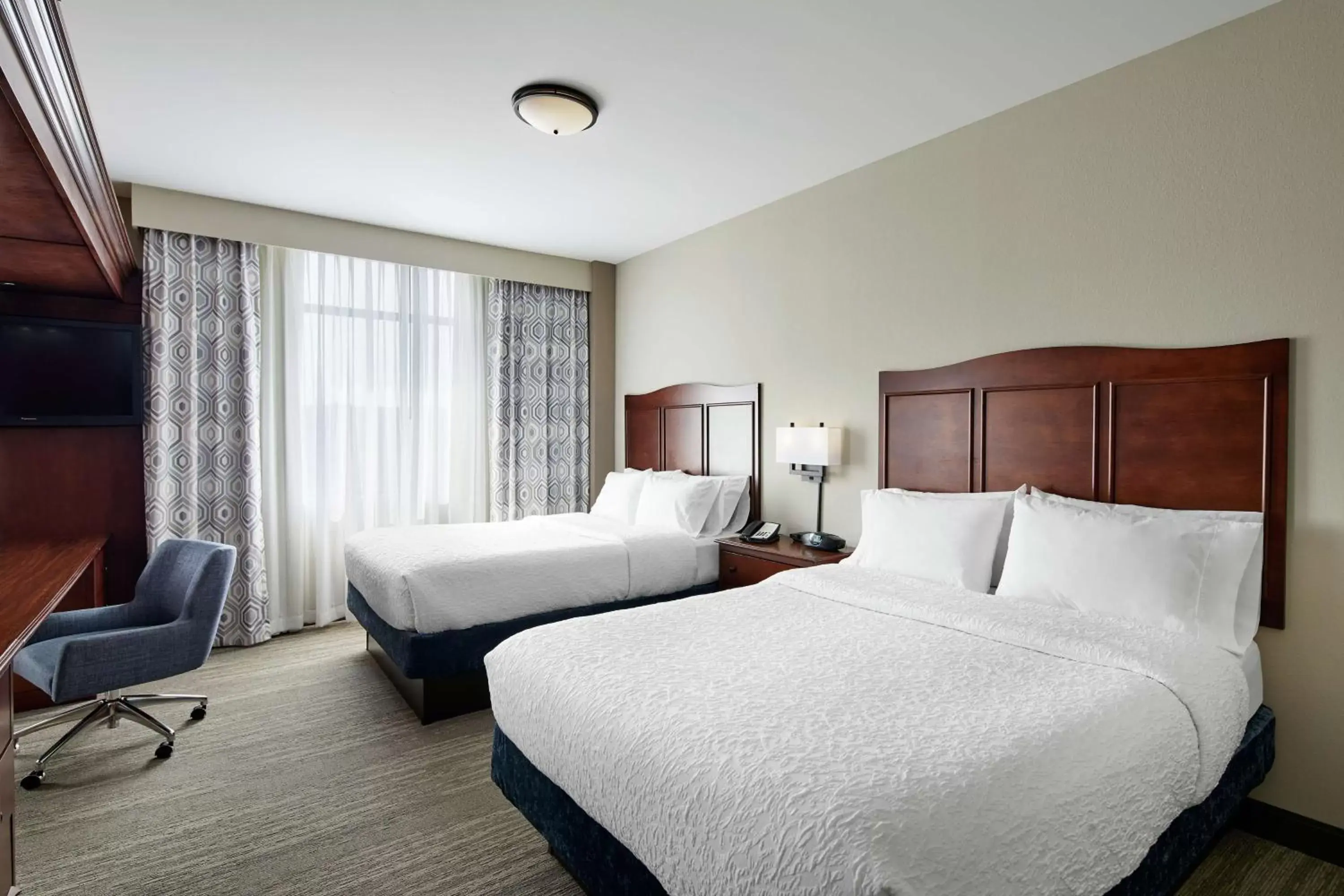 Bedroom, Bed in Hampton Inn & Suites Mt. Prospect