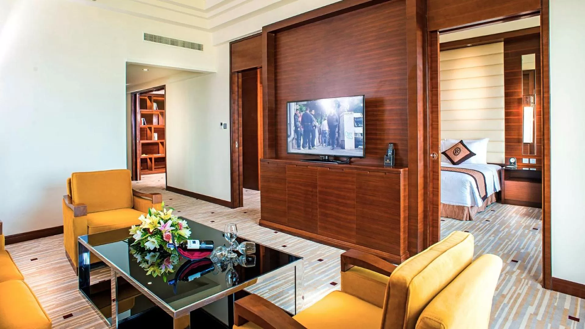 Living room in Royal Halong Hotel