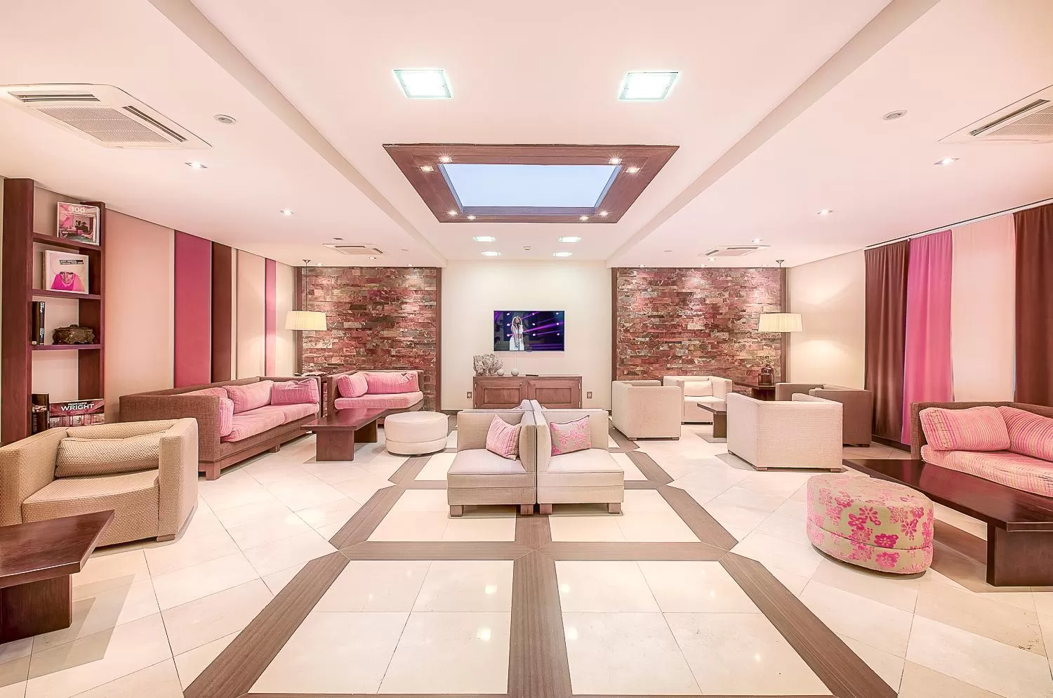 Communal lounge/ TV room in Hotel LIVVO Volcán Lanzarote