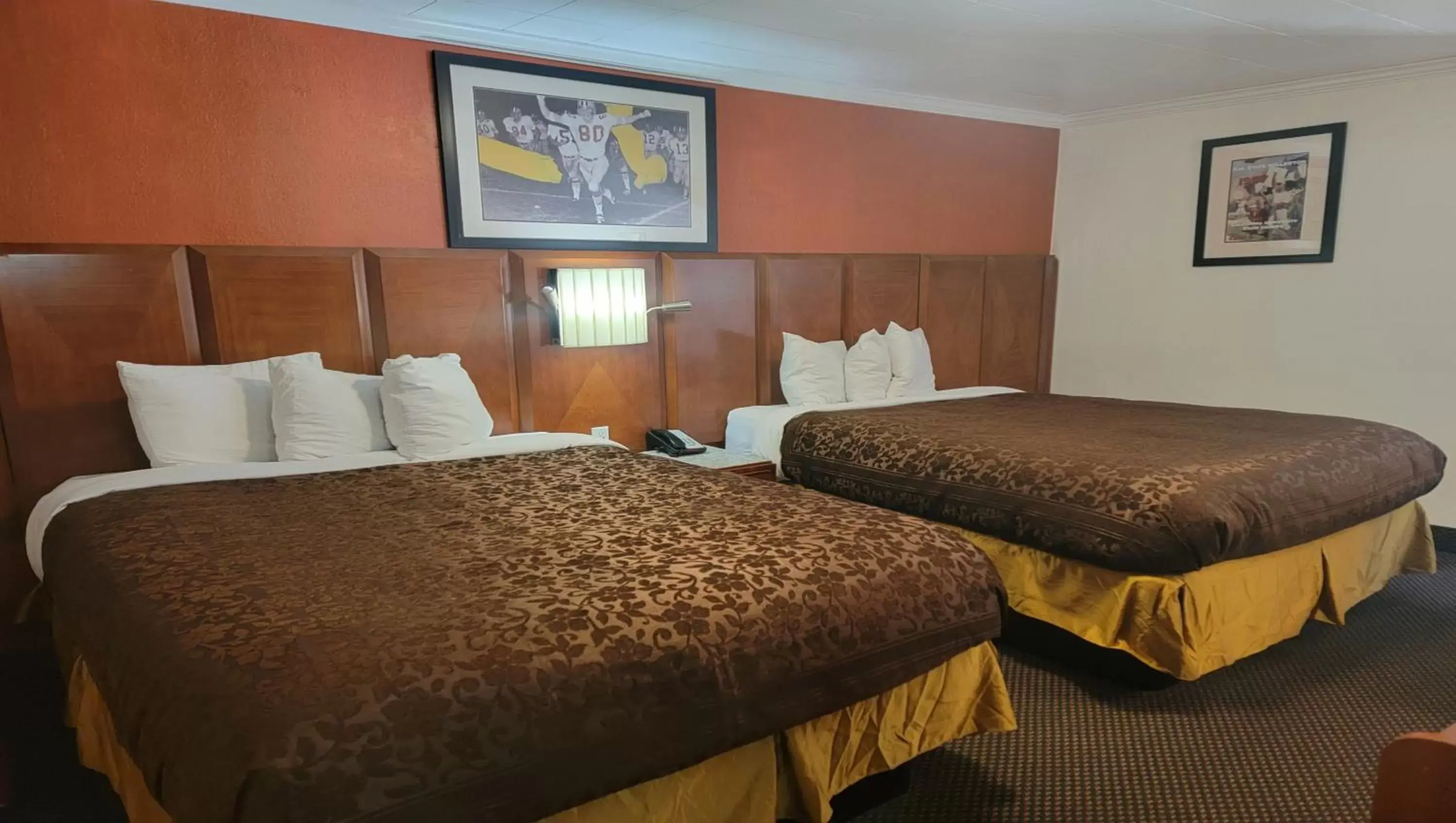 Photo of the whole room, Bed in Magnuson Cedar City Photo of the whole room, Bed in Magnuson Cedar City