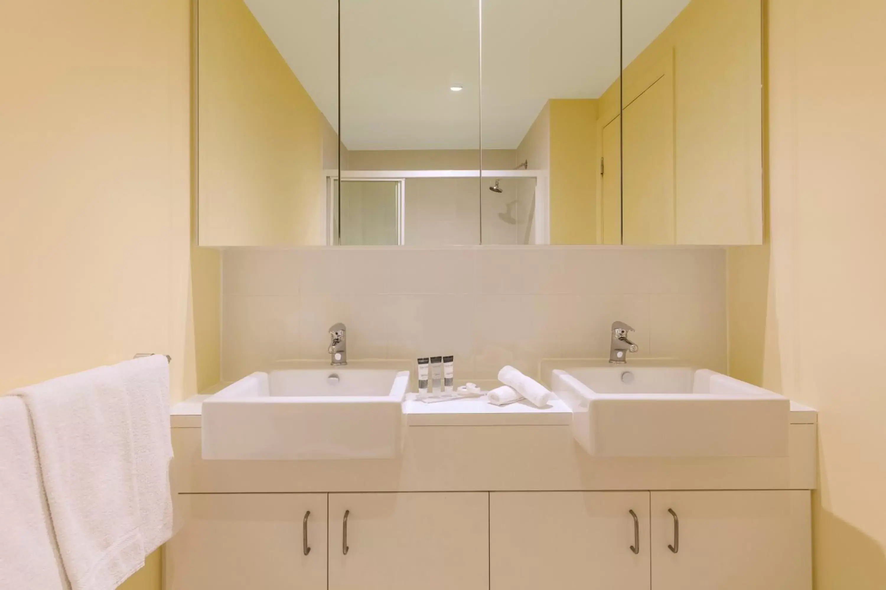 Bathroom in Oaks Melbourne on Lonsdale Suites