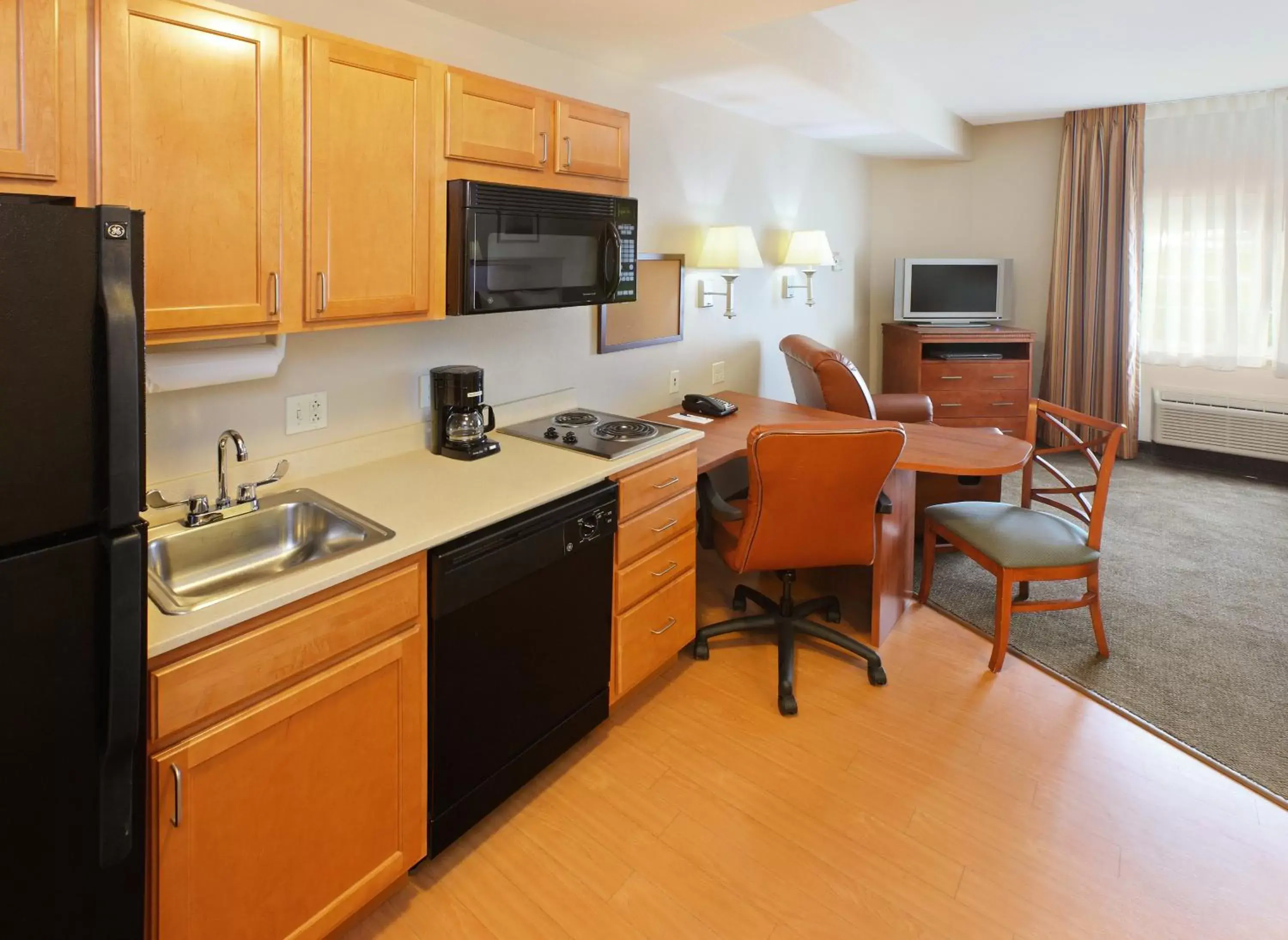 Photo of the whole room, Kitchen/Kitchenette in Candlewood Suites Conway, an IHG Hotel