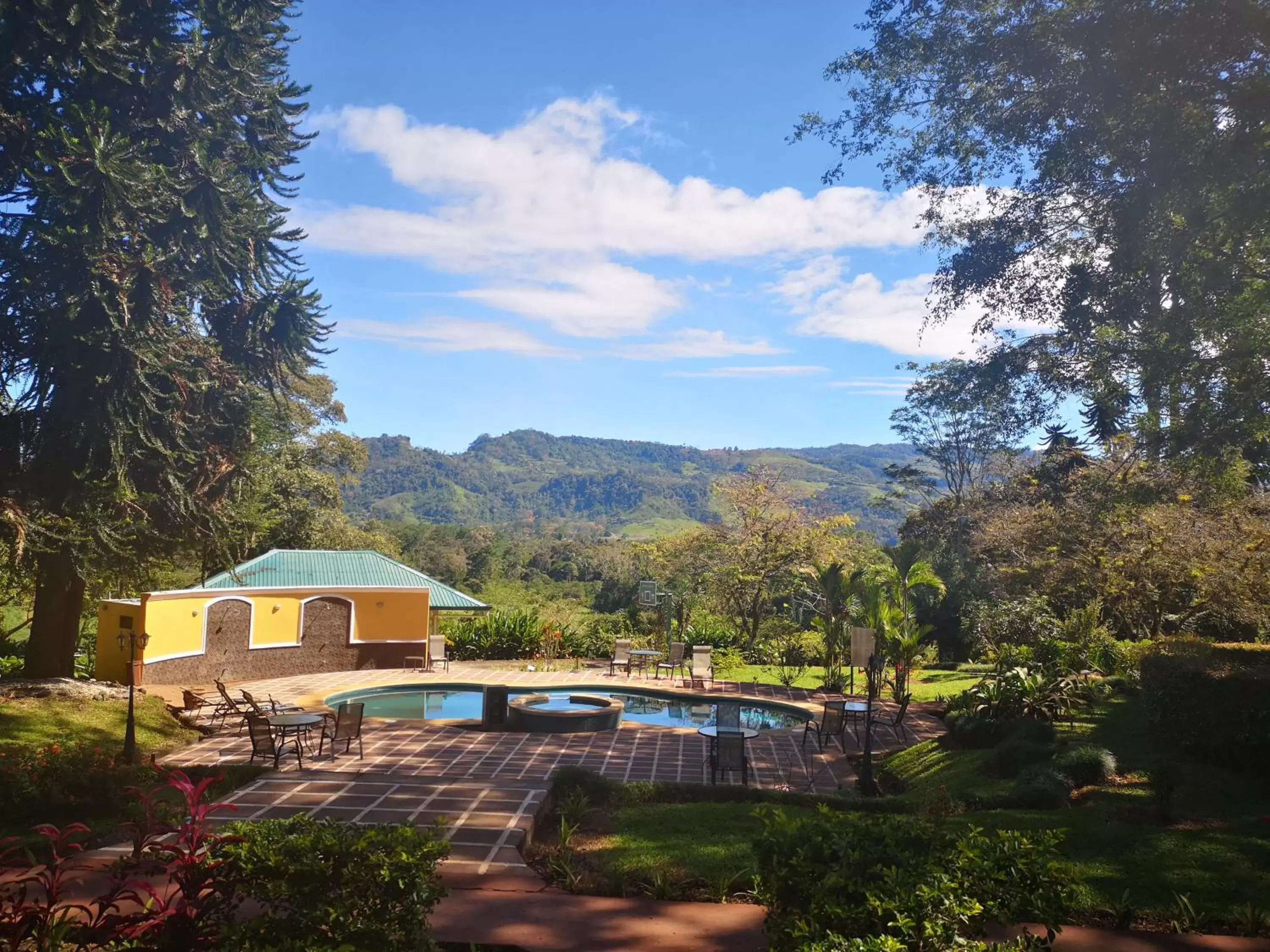 Swimming Pool in Hotel Villa Florencia