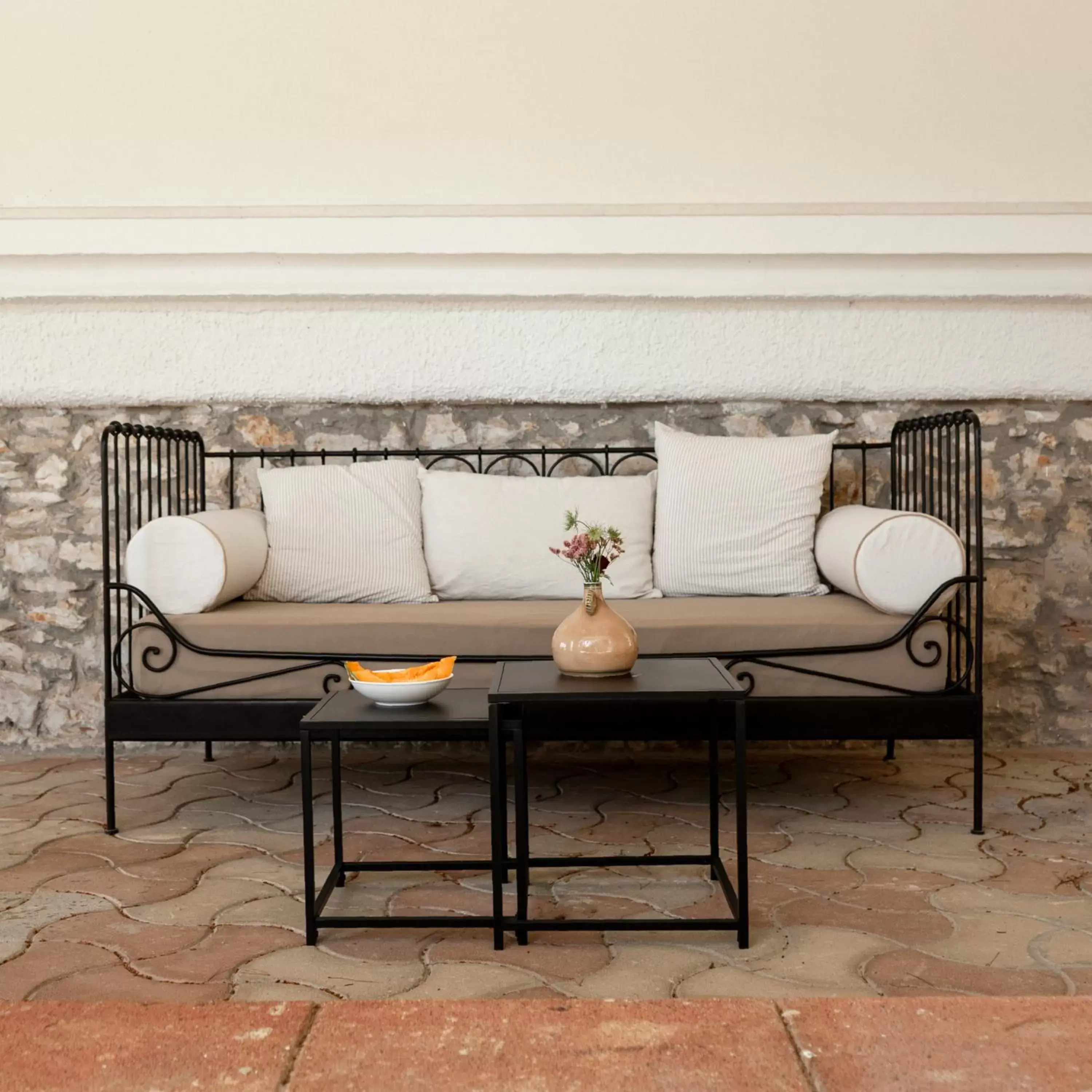 hair dresser, Seating Area in Otto Apulia House