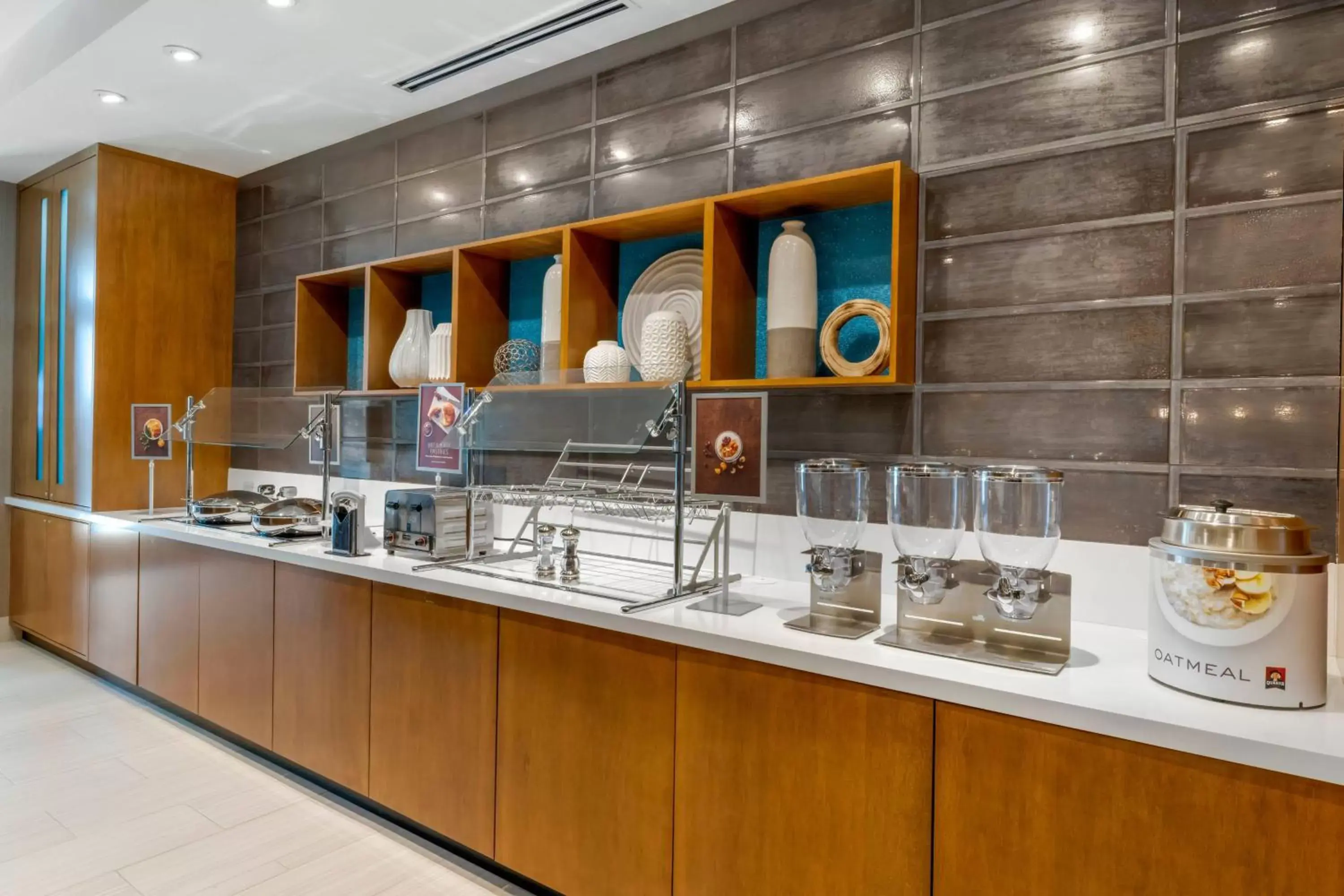 Breakfast, Kitchen/Kitchenette in SpringHill Suites by Marriott Anaheim Placentia Fullerton