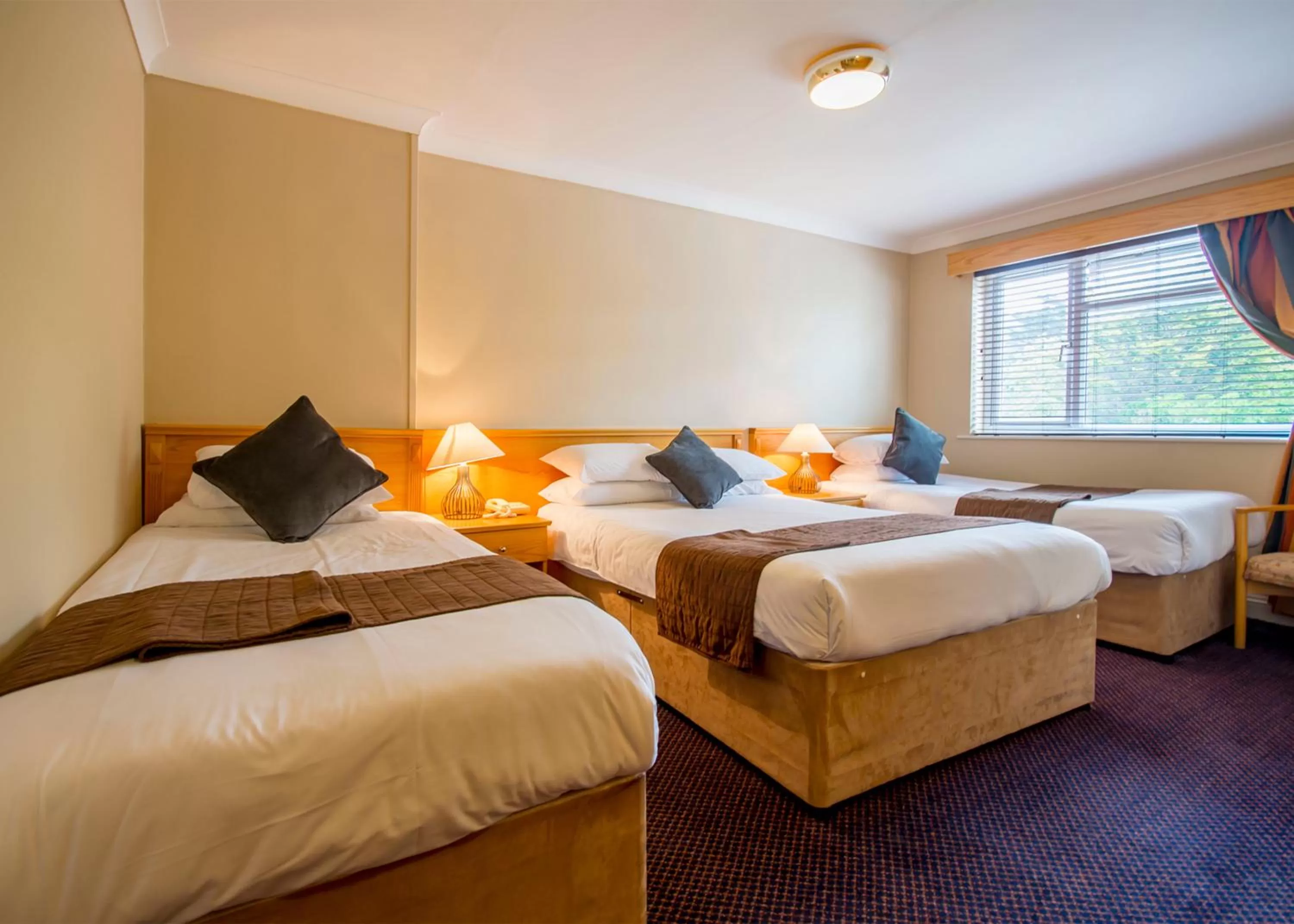 Bedroom, Bed in Smiths Hotel