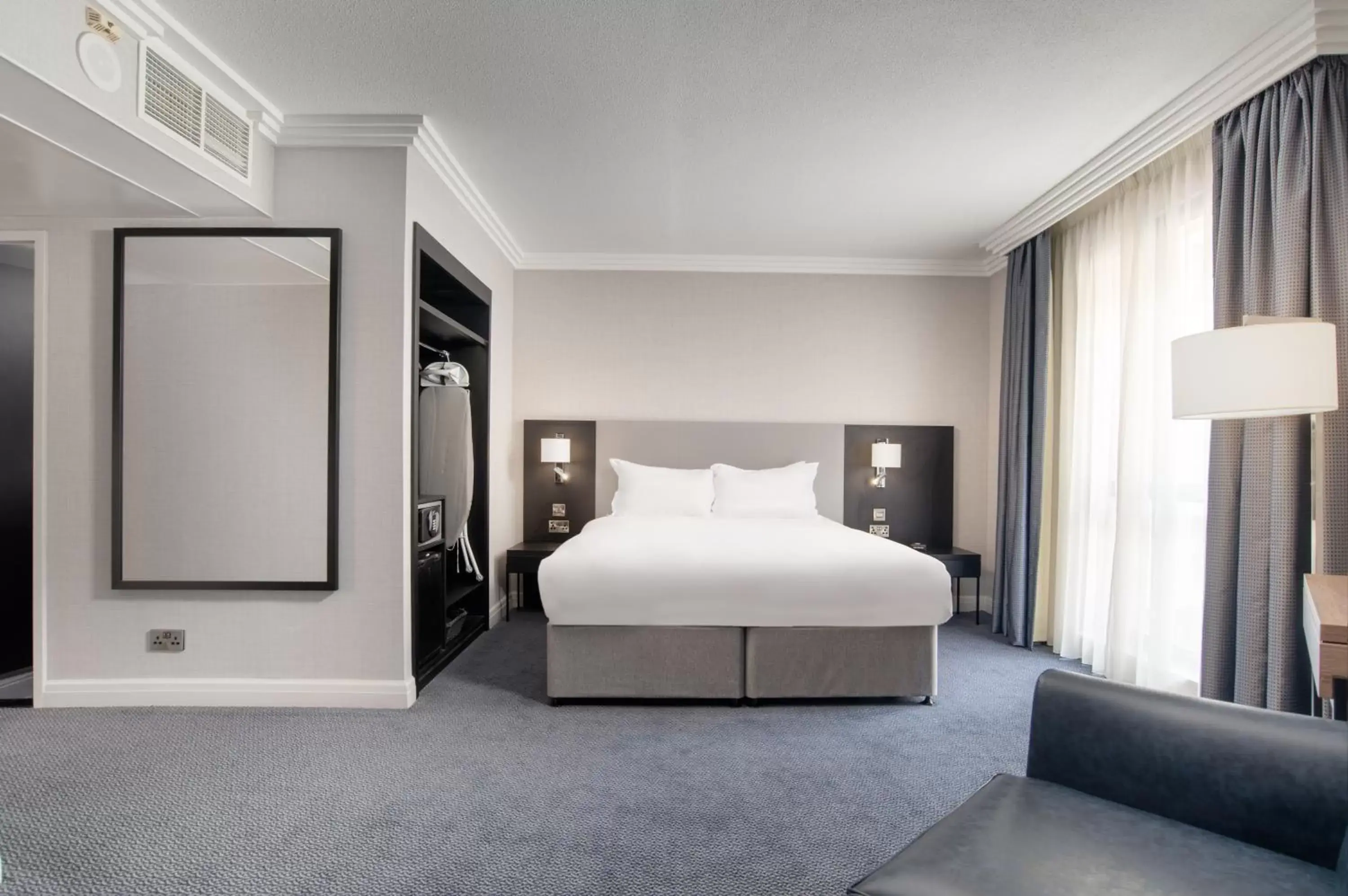 Bedroom, Bed in Sofitel London Gatwick