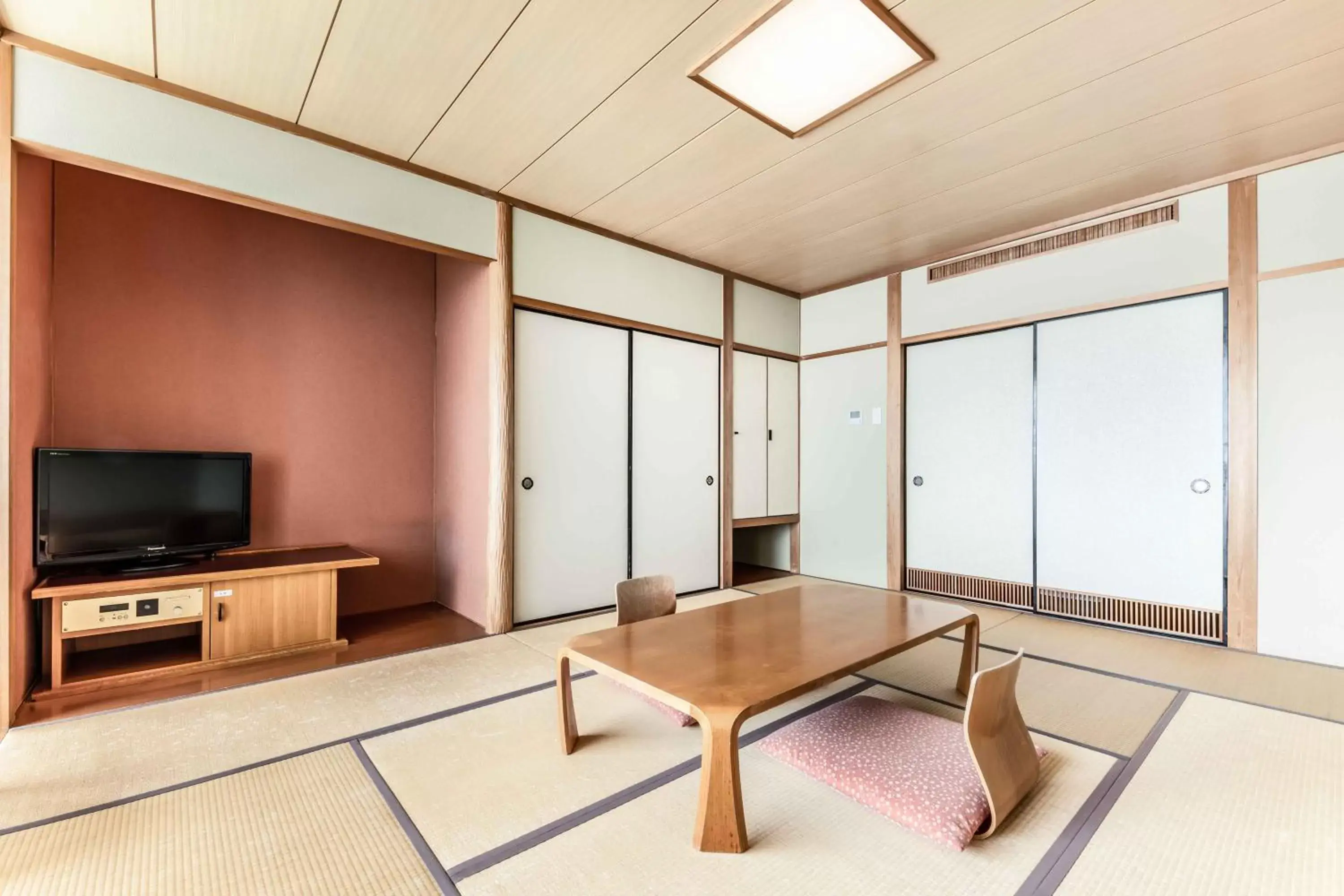 TV and multimedia, TV/Entertainment Center in Spa and Resort Hotel Solage Oita Hiji Beppuwan