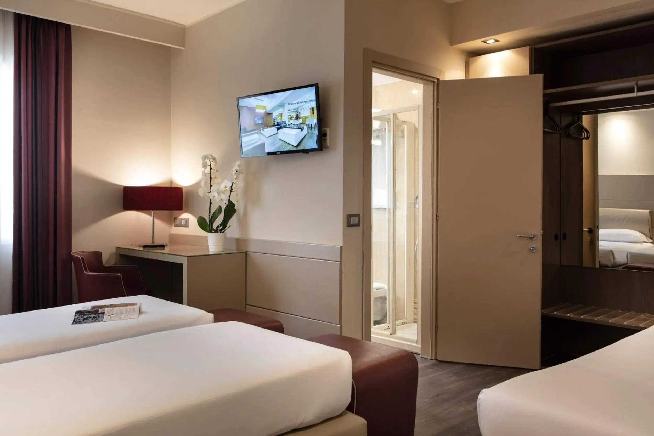 Bedroom, Bed in Smart Hotel Holiday