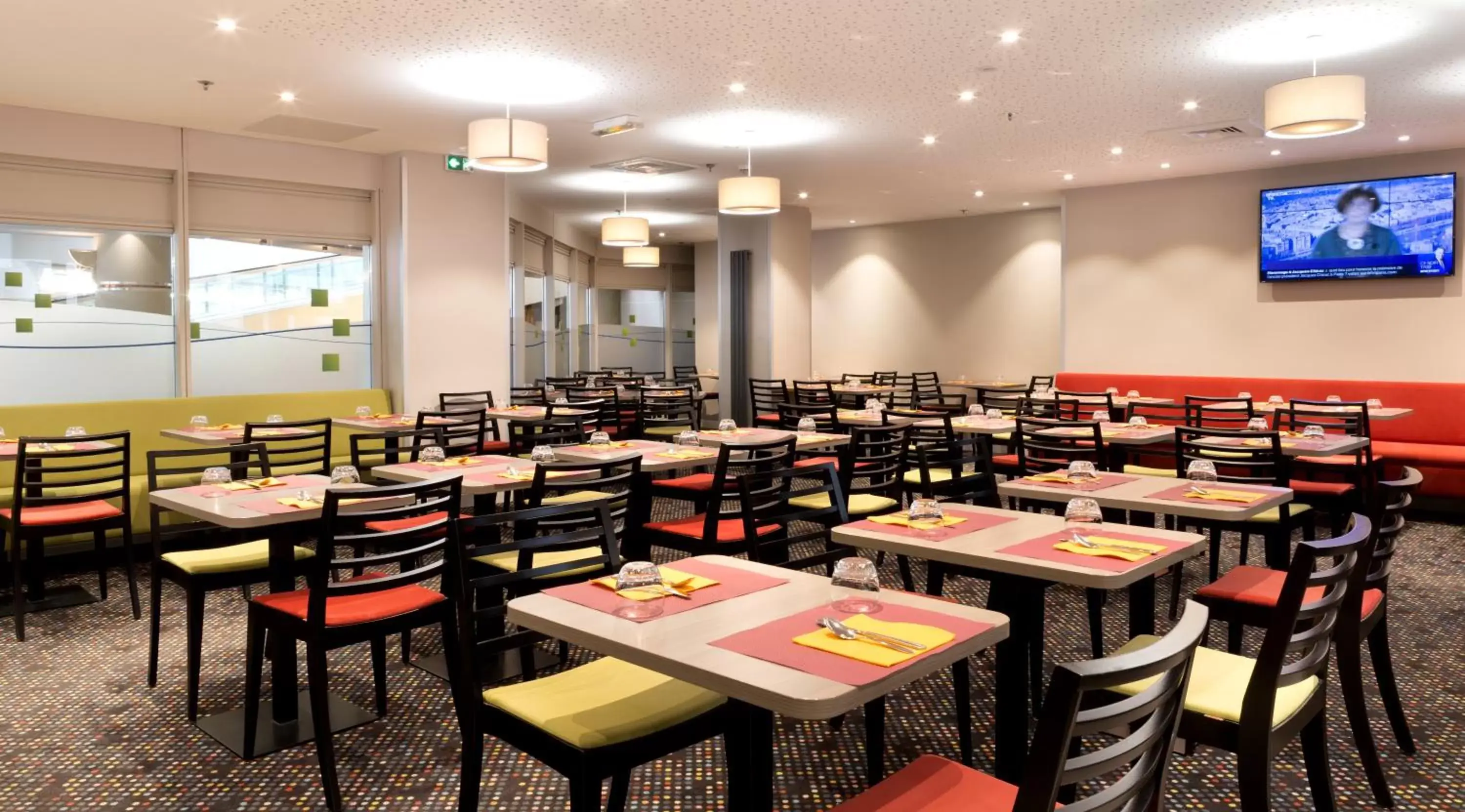 Breakfast, Restaurant/Places to Eat in Holiday Inn Express Amiens, an IHG Hotel
