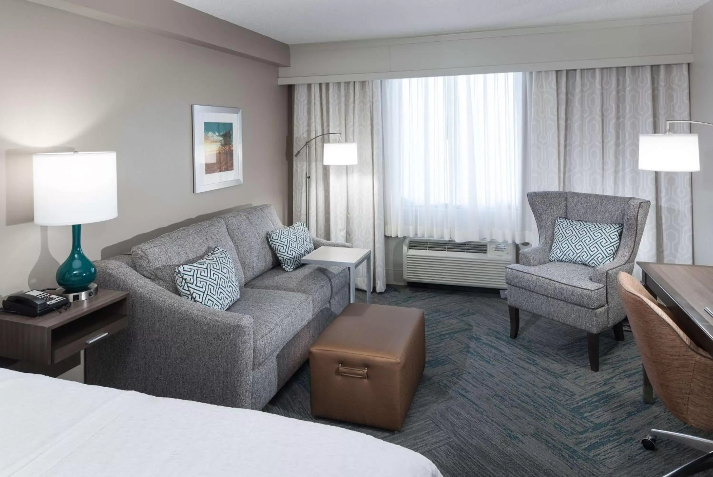 Bedroom, Seating Area in Hampton Inn Fort Lauderdale Downtown Las Olas Area