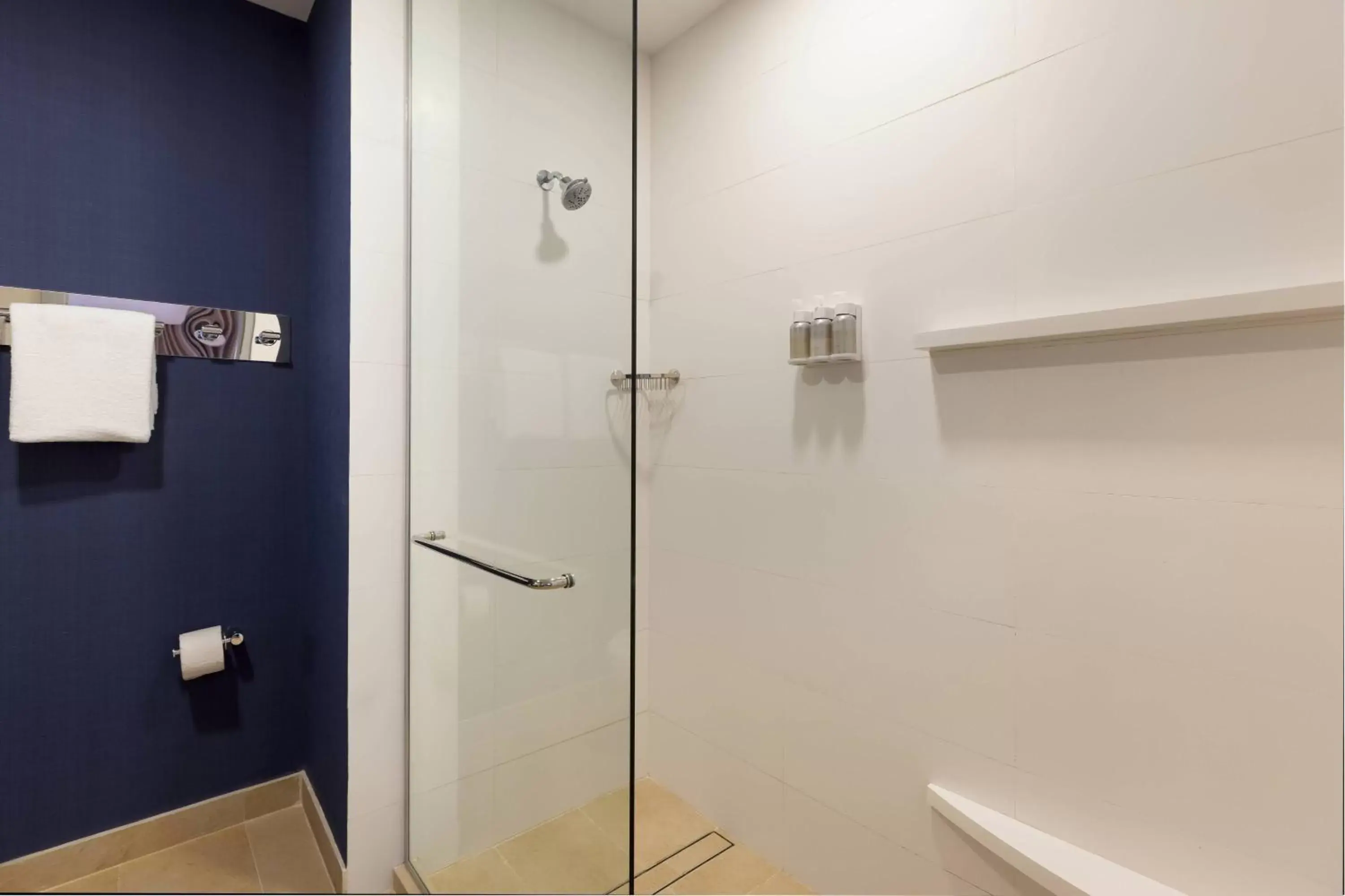 Bathroom in Residence Inn by Marriott Cancun Hotel Zone