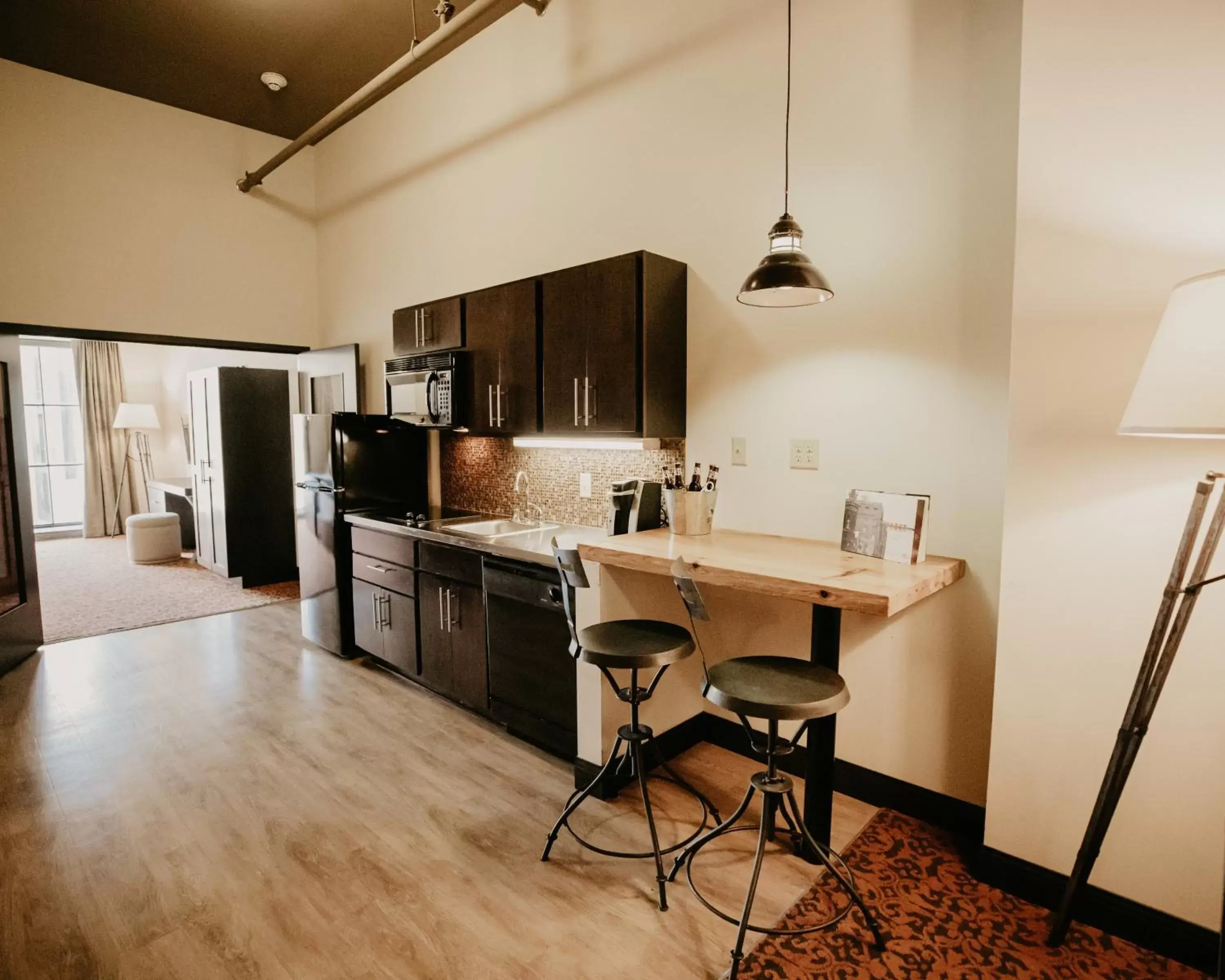 Guests, Kitchen/Kitchenette in Brewhouse Inn and Suites