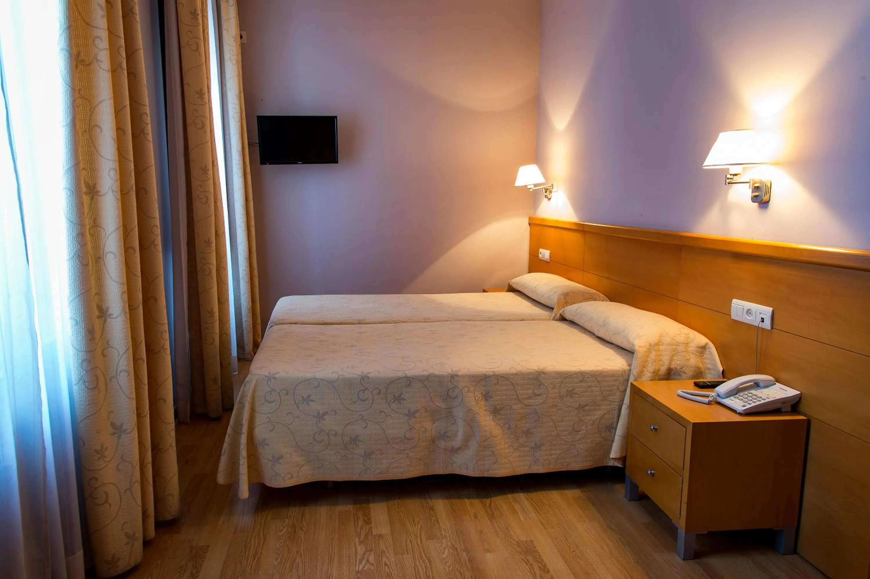 Photo of the whole room, Bed in Hotel Castilla