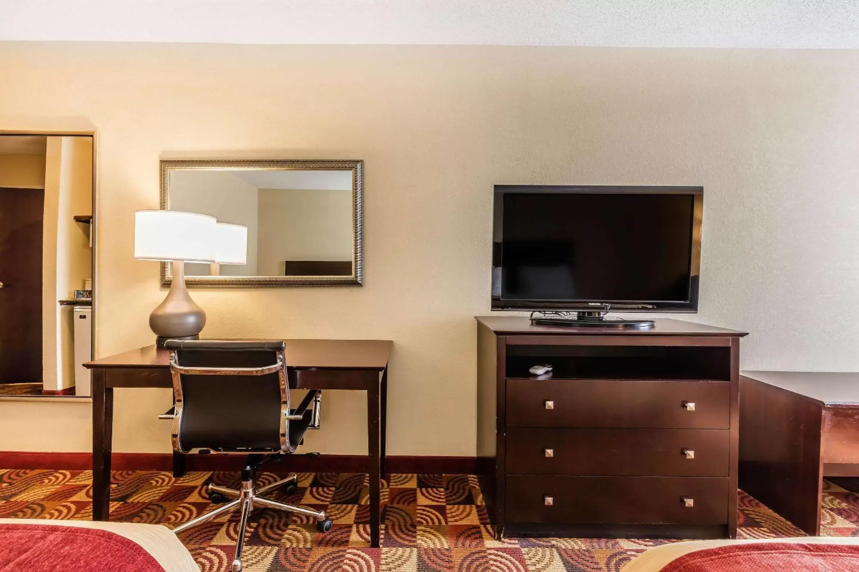 Photo of the whole room, TV/Entertainment Center in Comfort Inn & Suites Jasper Hwy 78 West