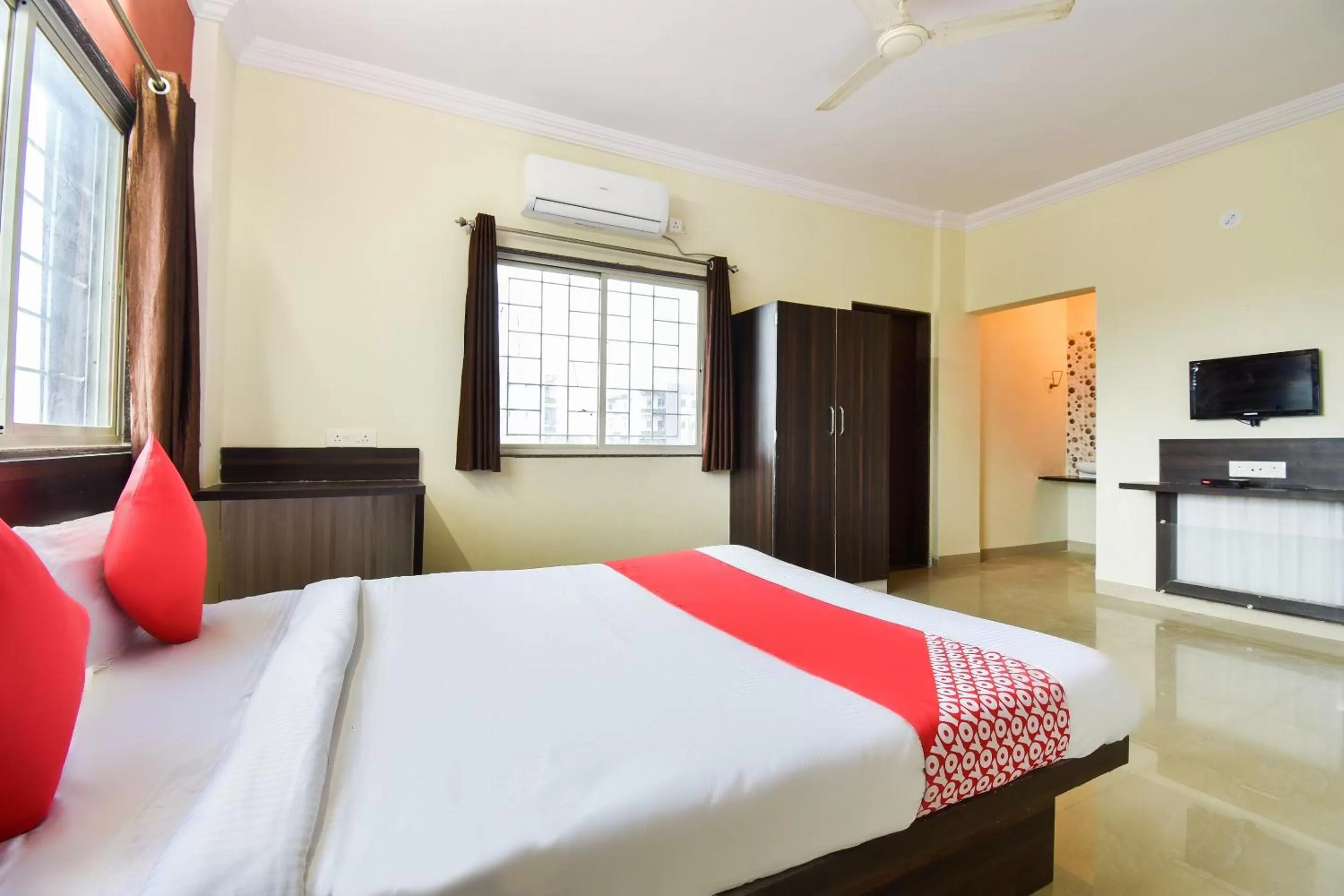 Bedroom, Bed in OYO Flagship 43302 Hotel Sargam