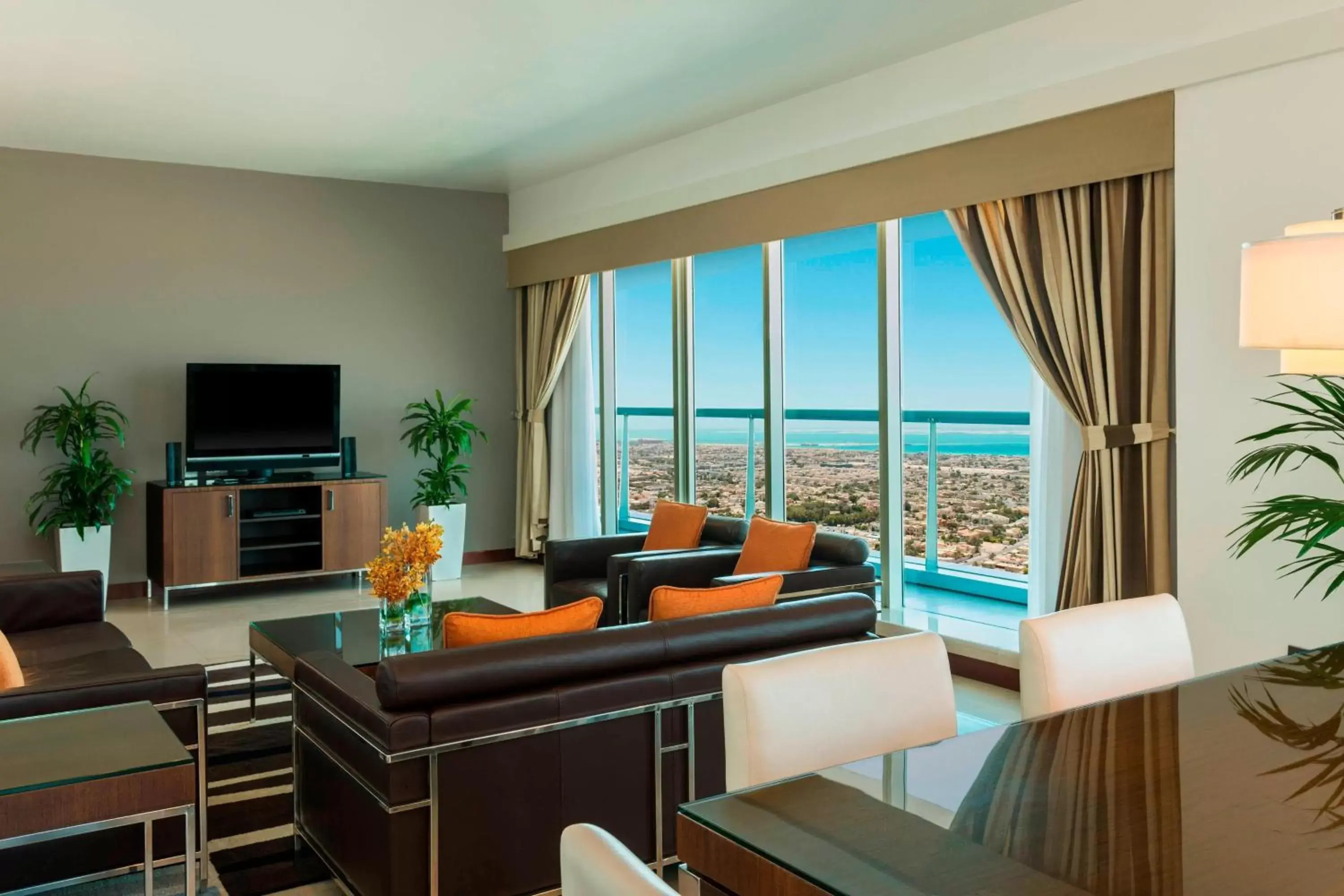 Bedroom, Seating Area in Four Points by Sheraton Sheikh Zayed Road