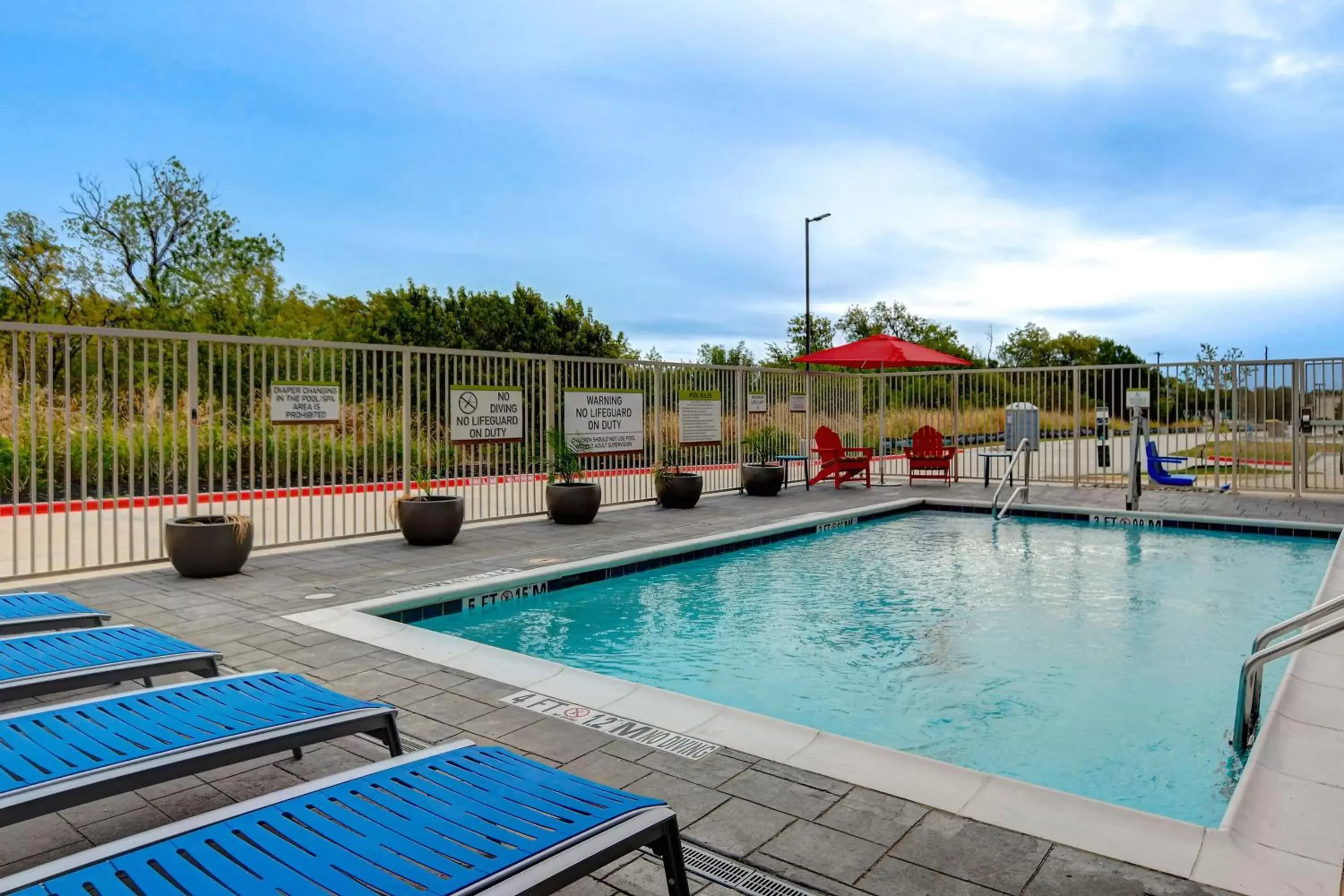Property building, Swimming Pool in Home2 Suites by Hilton North Plano Hwy 75