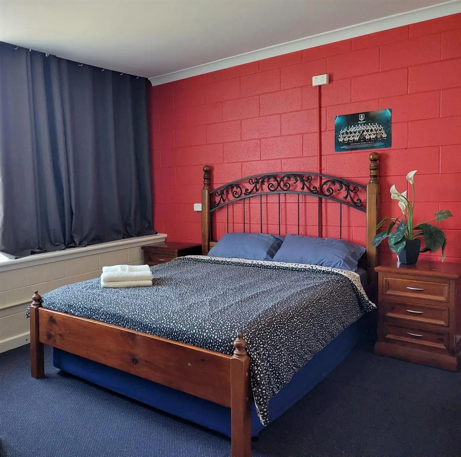 Shower, Bed in Port Adelaide Backpackers